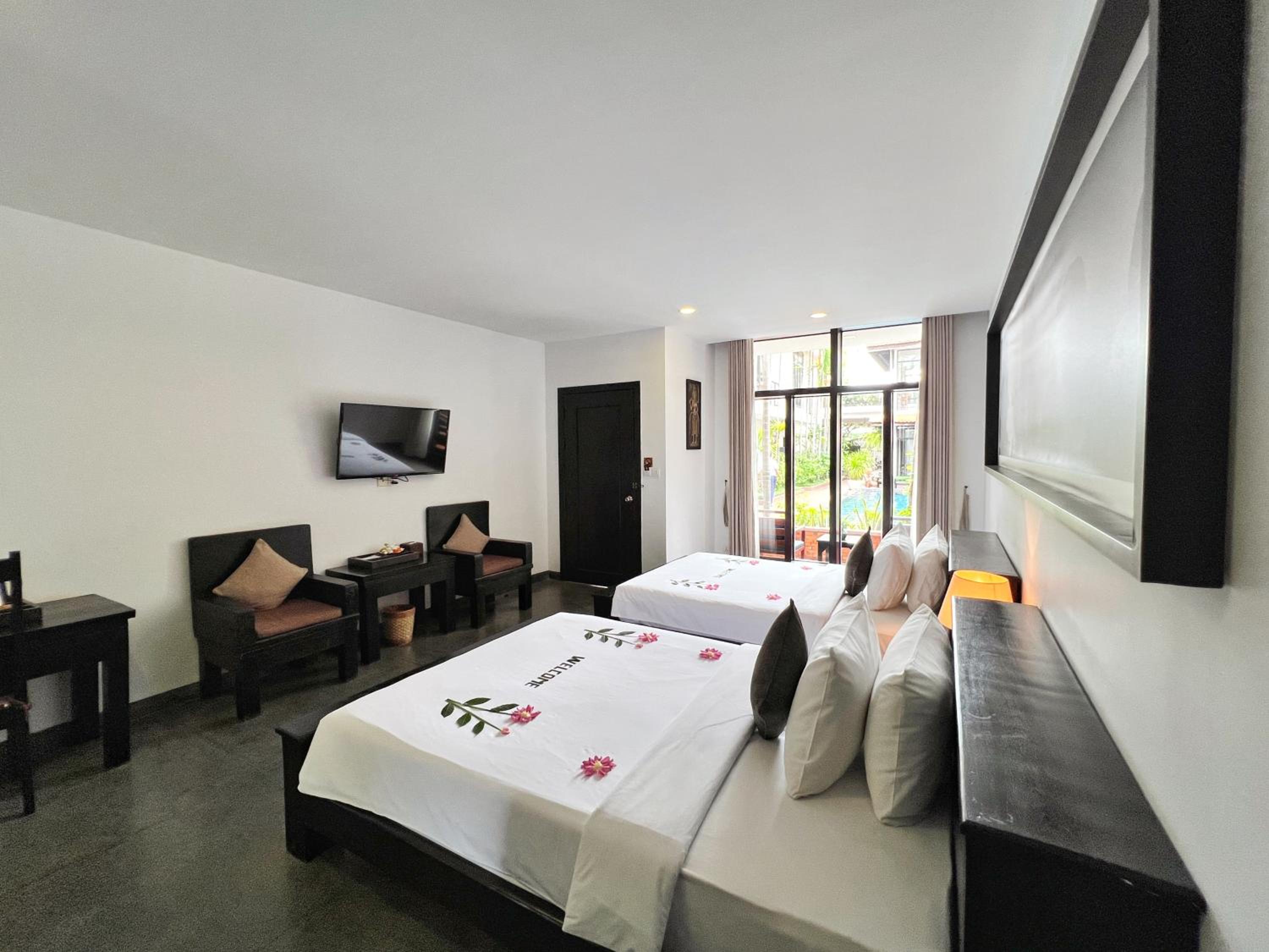 Deluxe Twin Pool access with Balcony - Photo 6