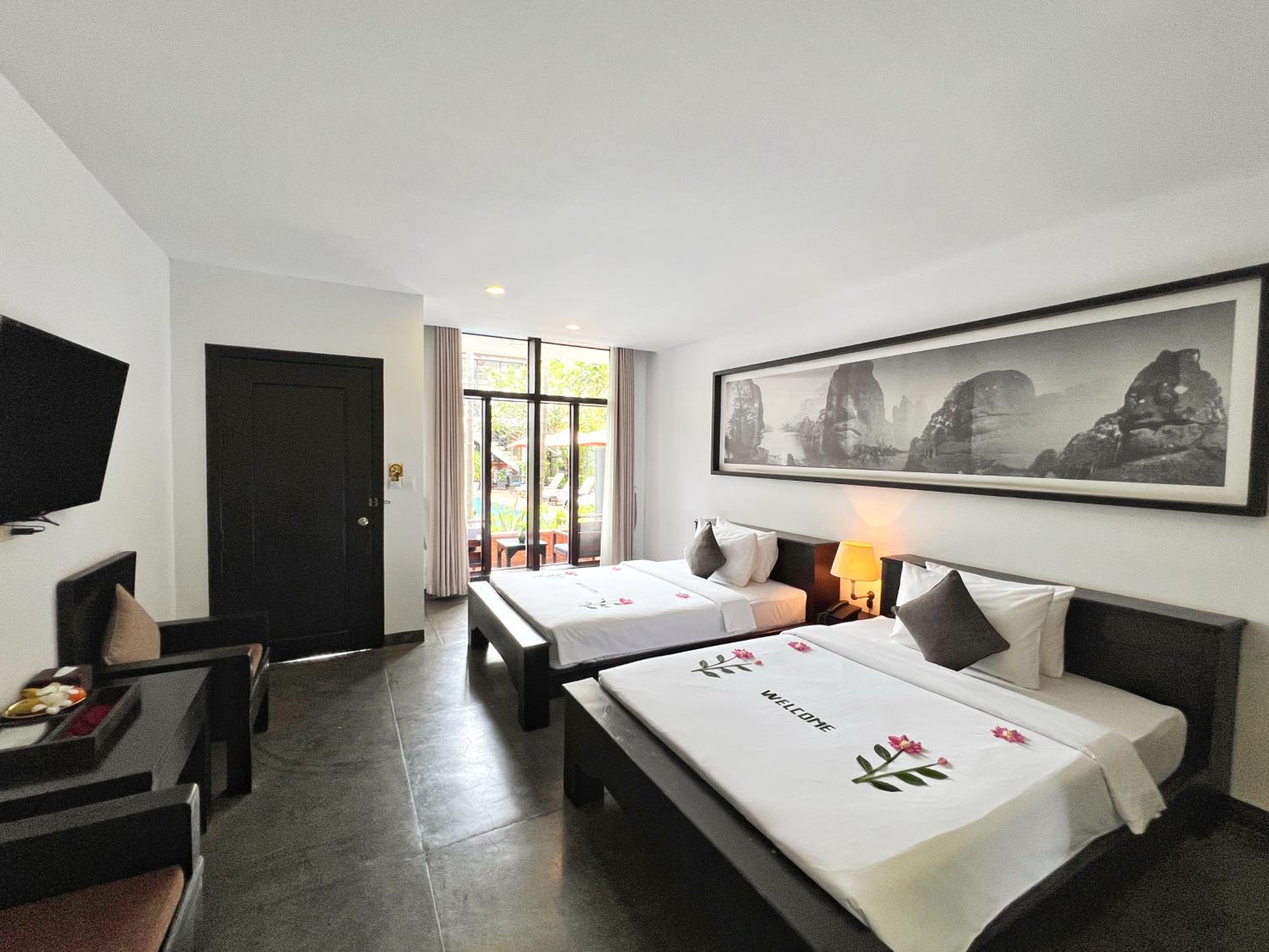 Deluxe Twin Pool access with Balcony - Photo 4