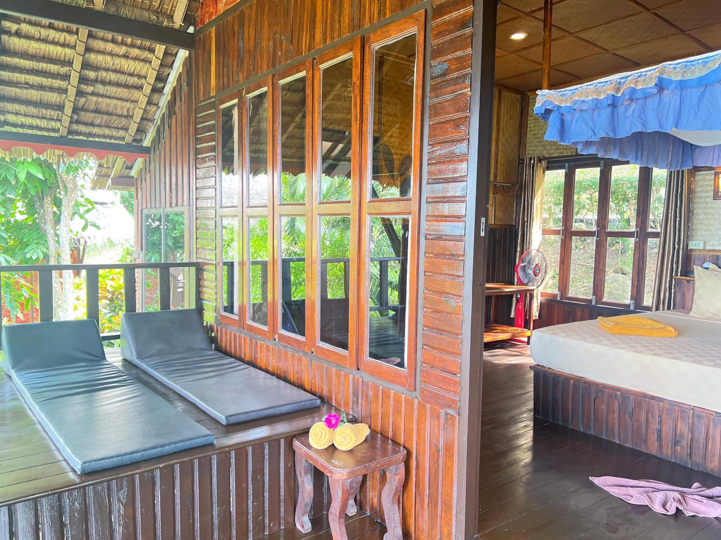 Bungalow with Balcony - Fan Room - Photo 1
