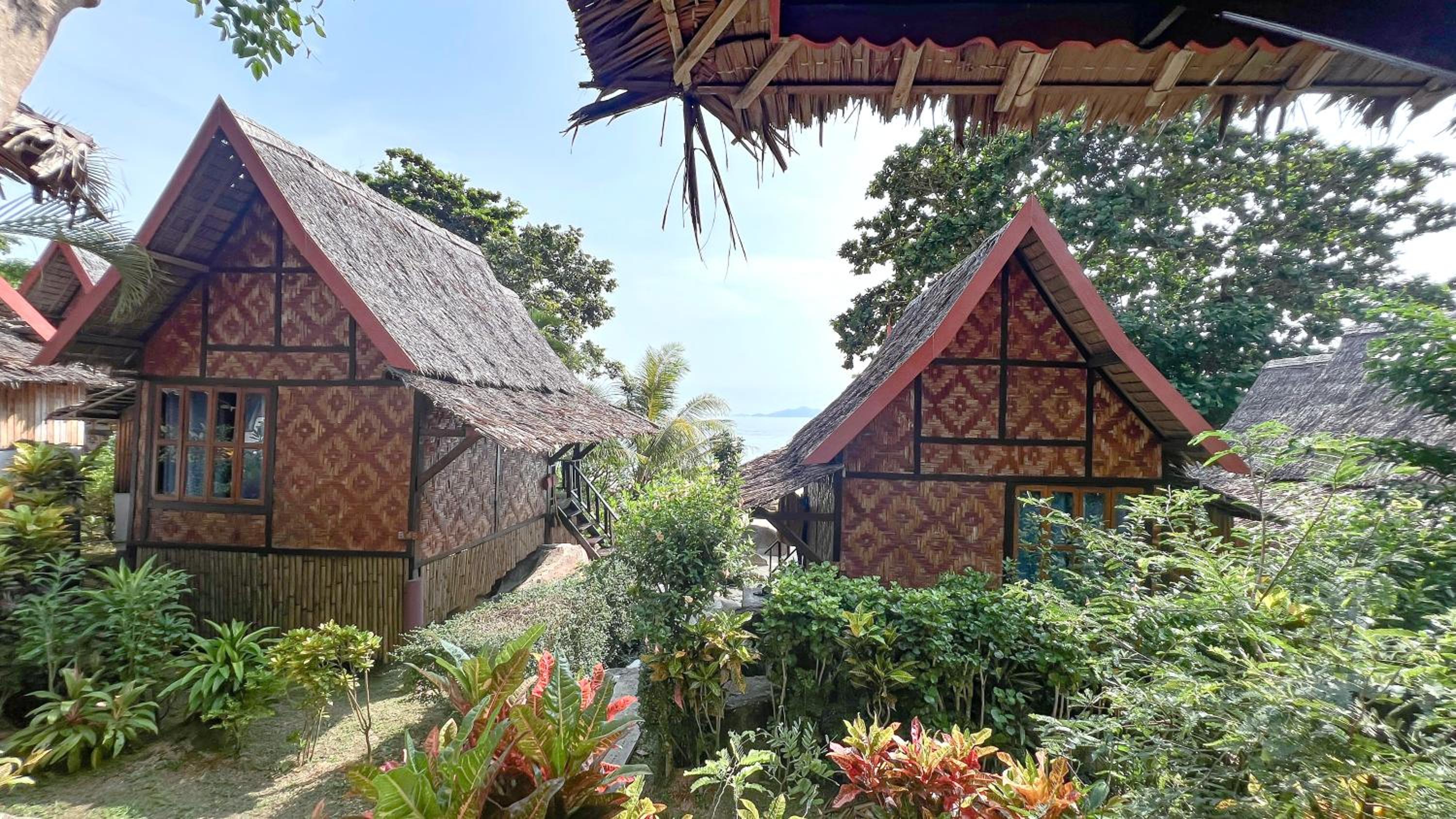 Bungalow with Balcony - Fan Room - Photo 7