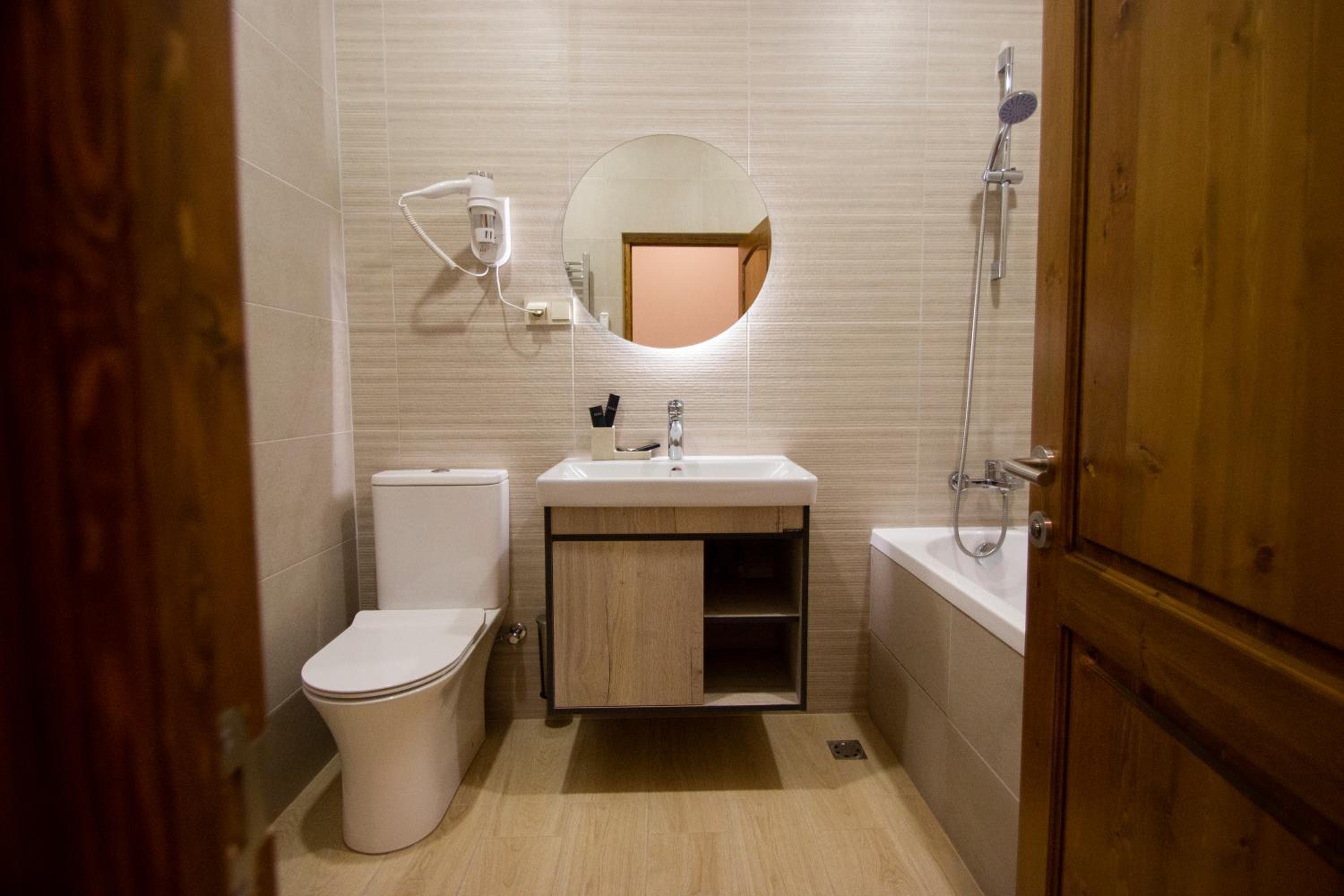 Triple Room with Private Bathroom photo 3
