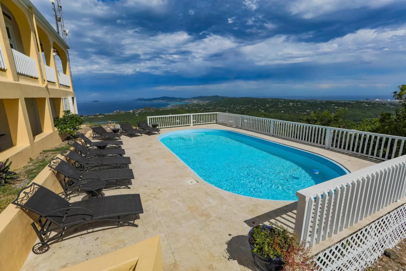 Five-Bedroom Villa photo 1