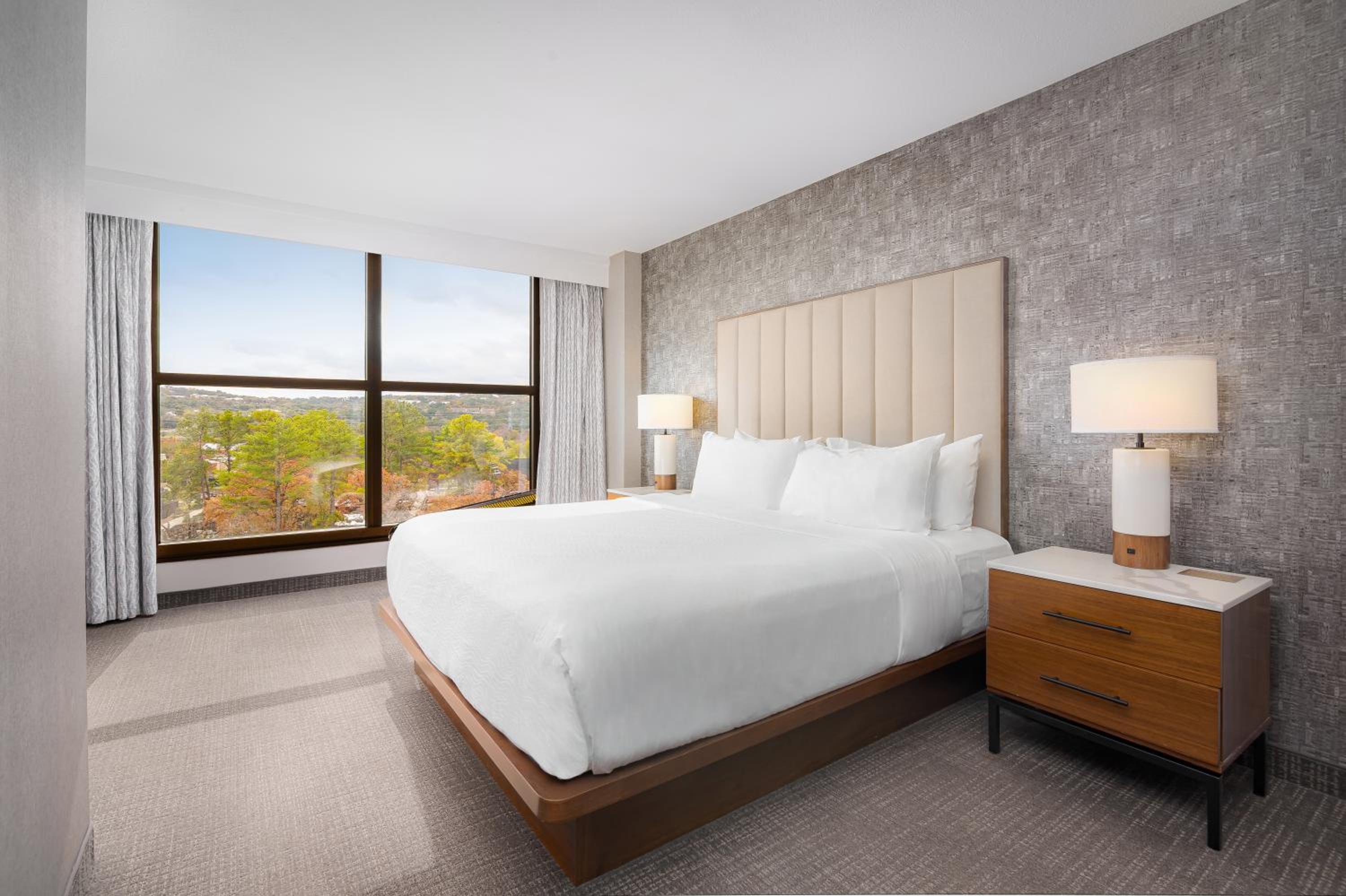 Executive King Suite - Photo 4