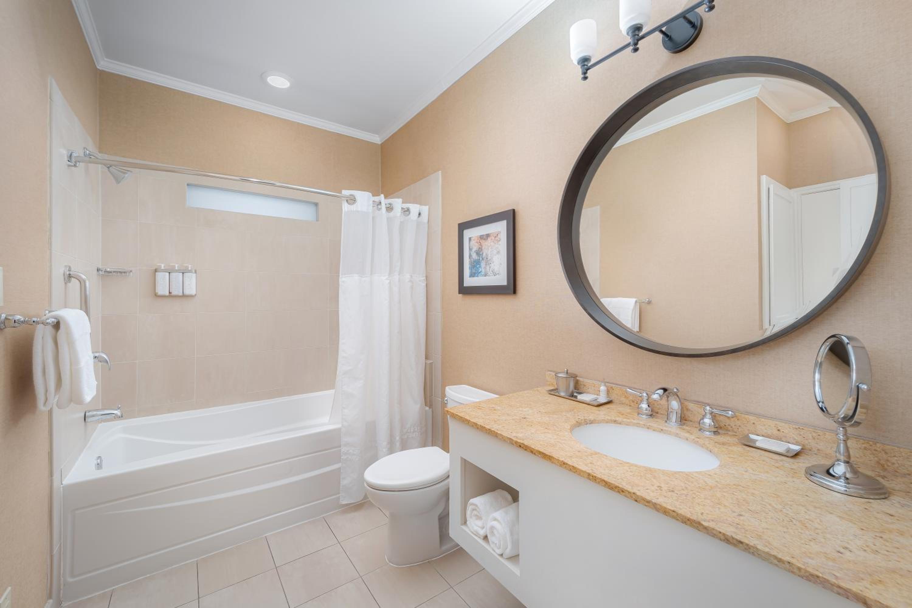 One-Bedroom Palm Villa - Photo 4