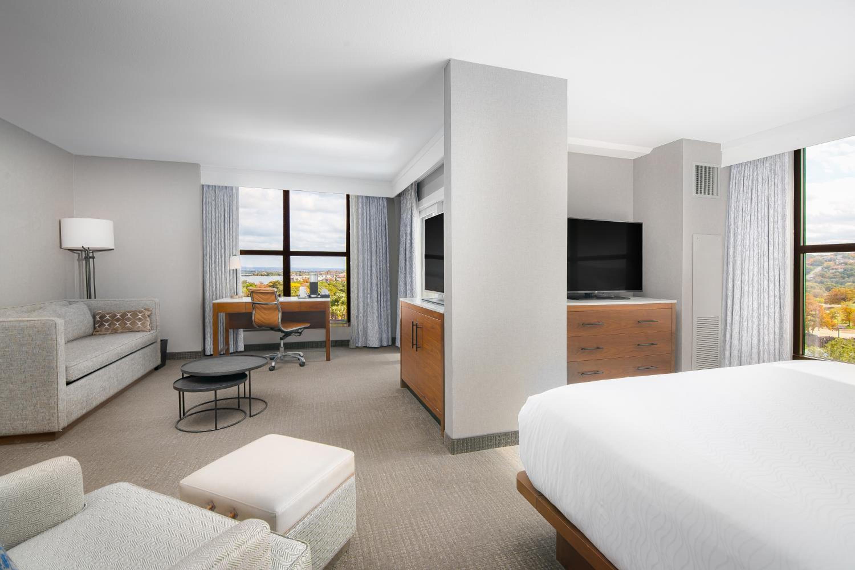 Executive King Suite - Photo 1