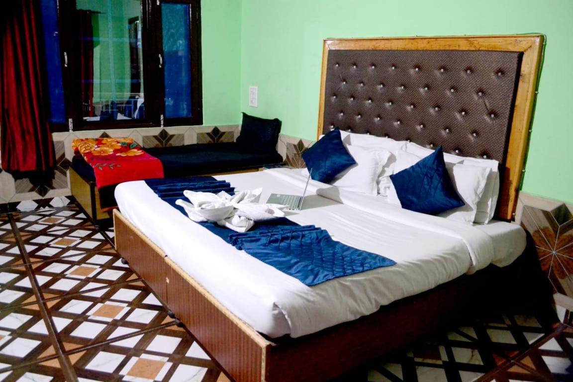 Basic Triple Room