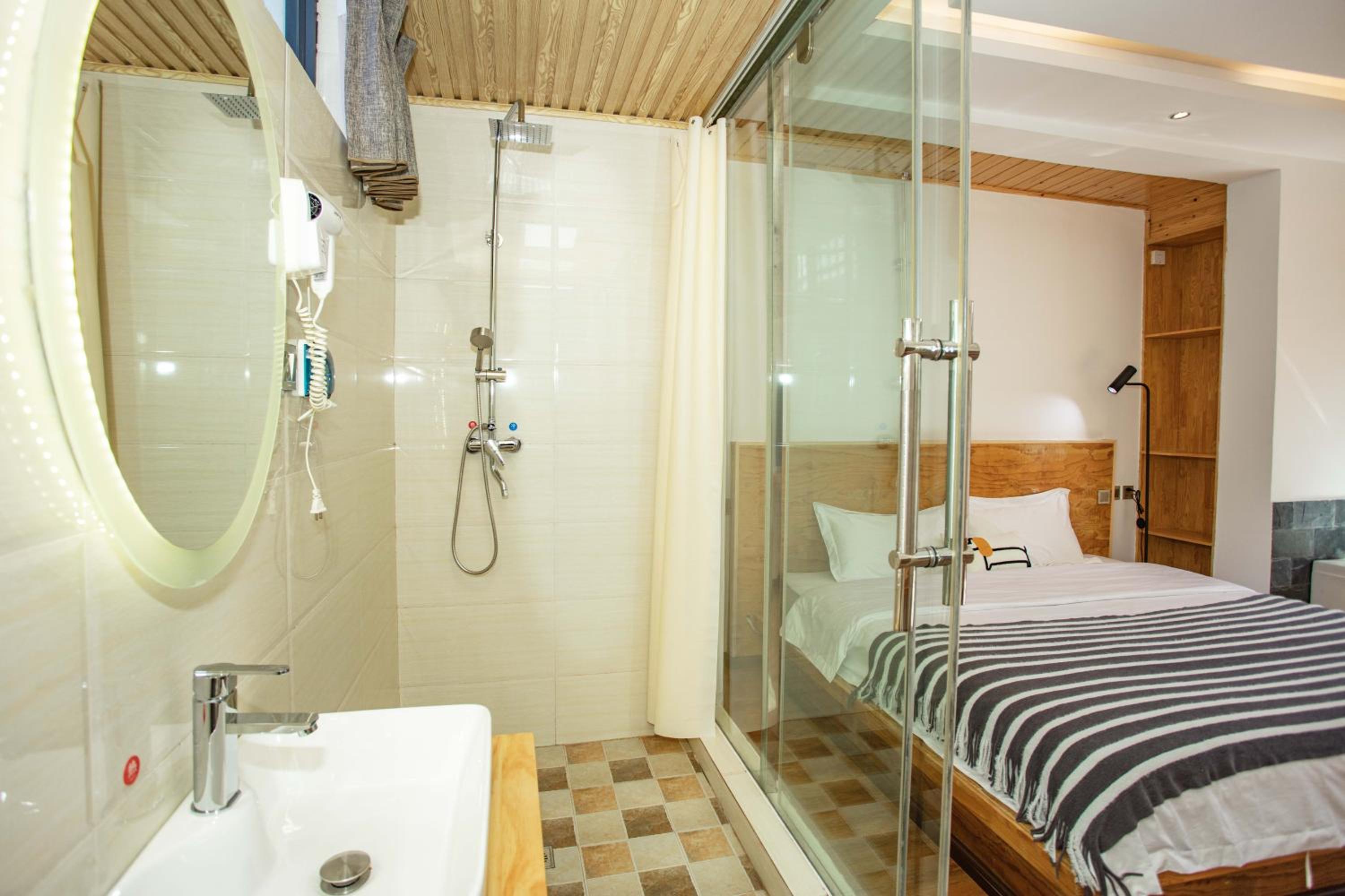 Deluxe Double Room with Bath photo 1