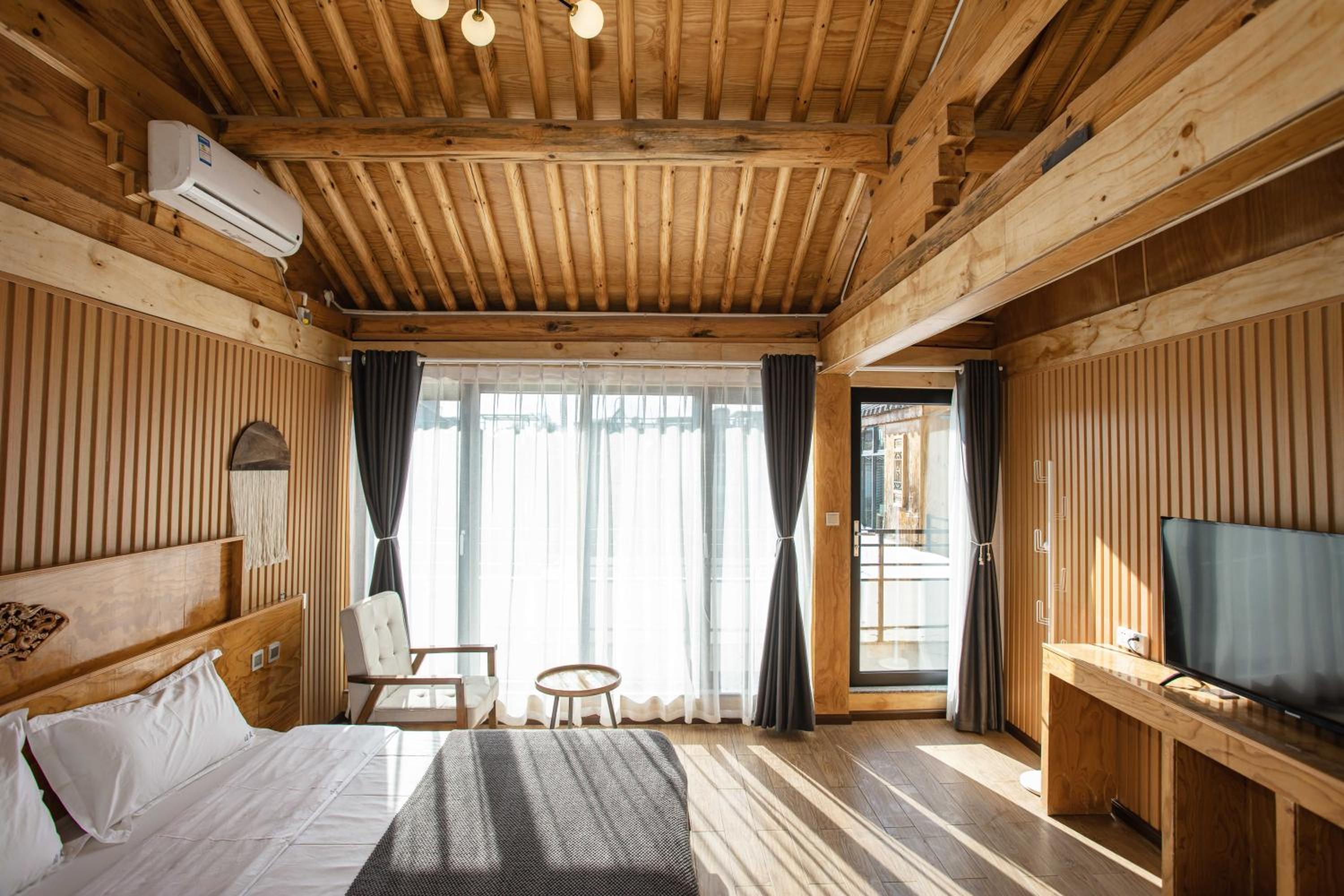 Deluxe Double Room with Shower photo 3