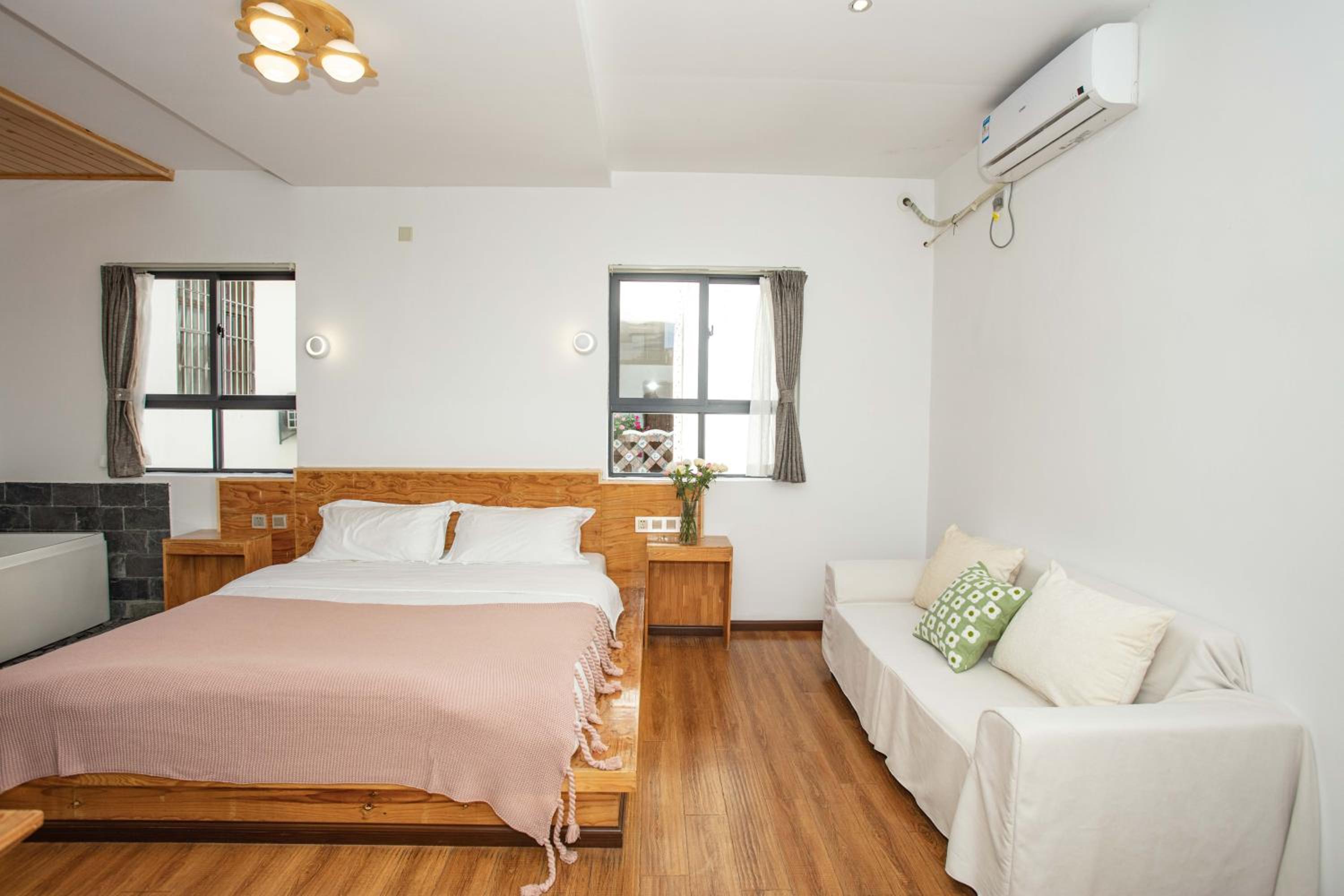 Deluxe Double Room with Bath photo 1