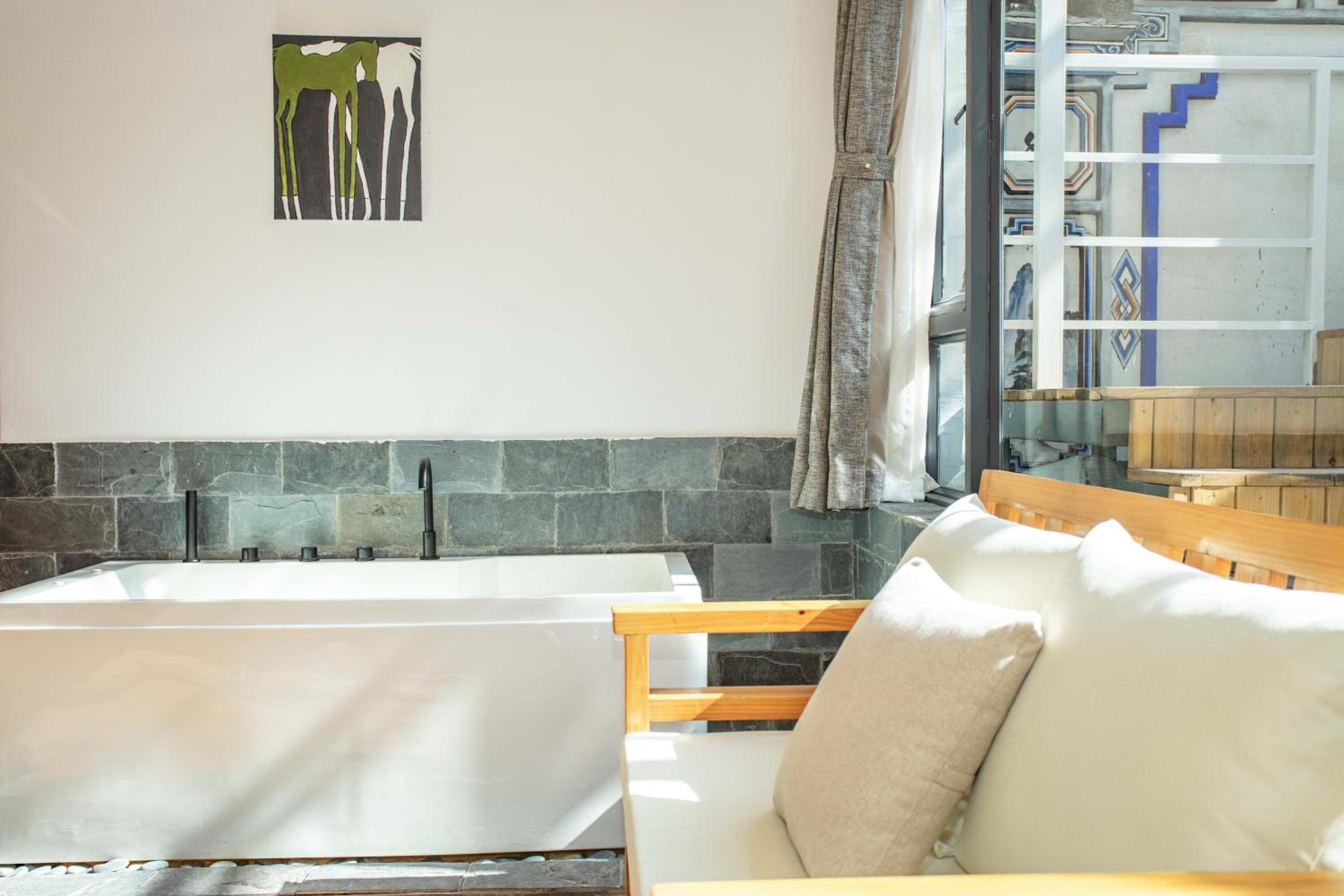 Deluxe Double Room with Bath photo 2