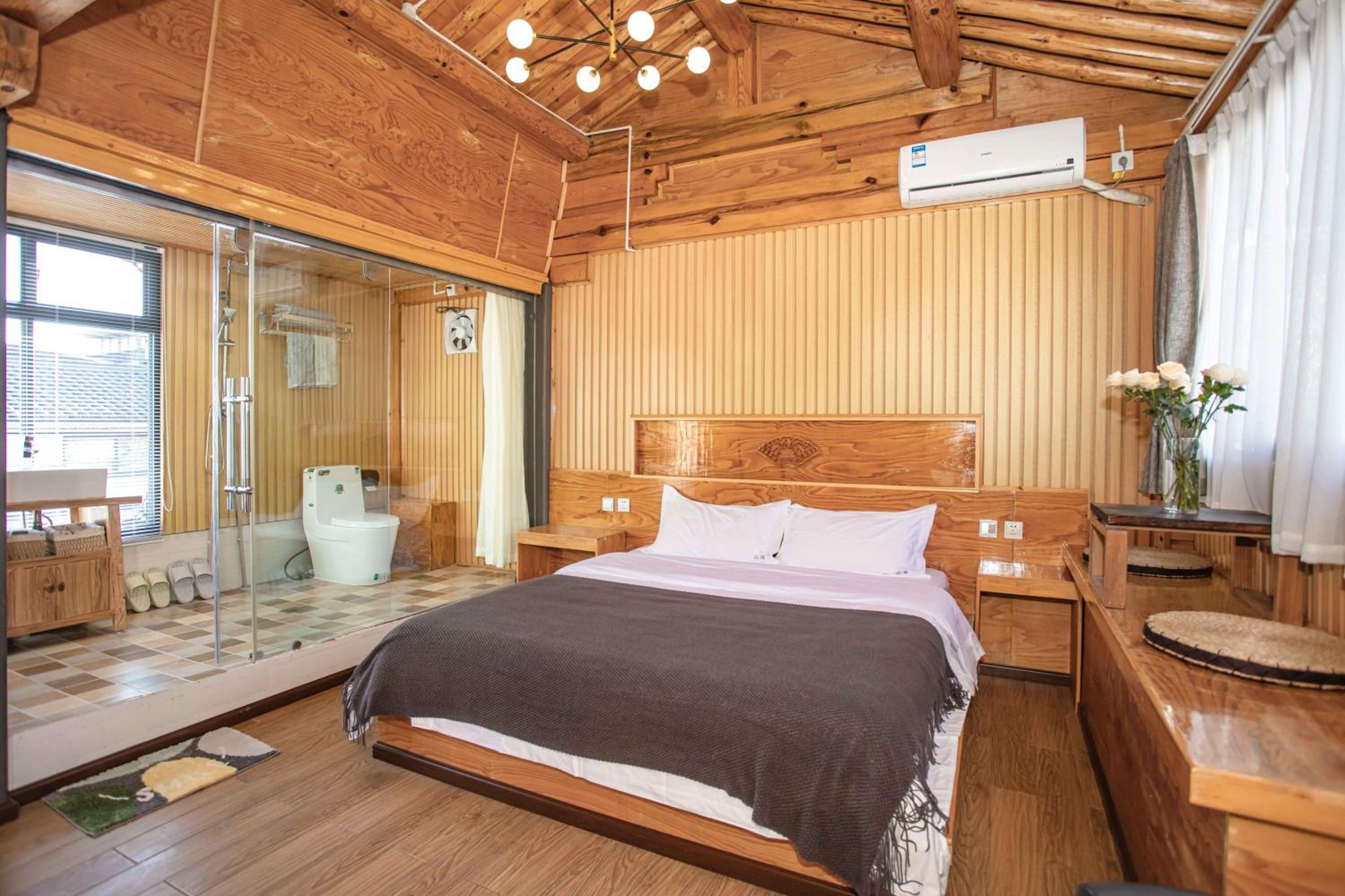 Deluxe Double Room with Bath photo 1