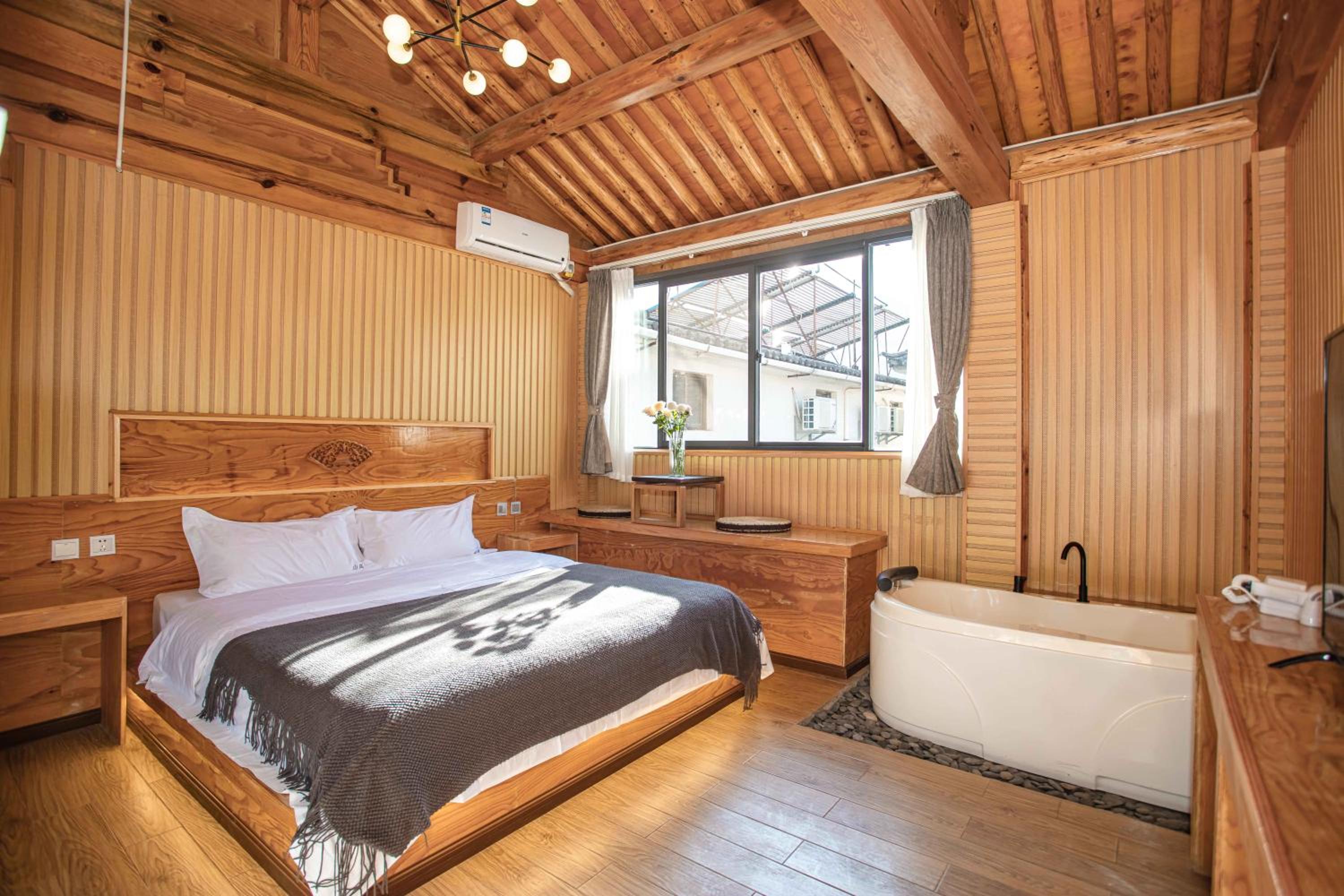 Deluxe Double Room with Bath photo 2