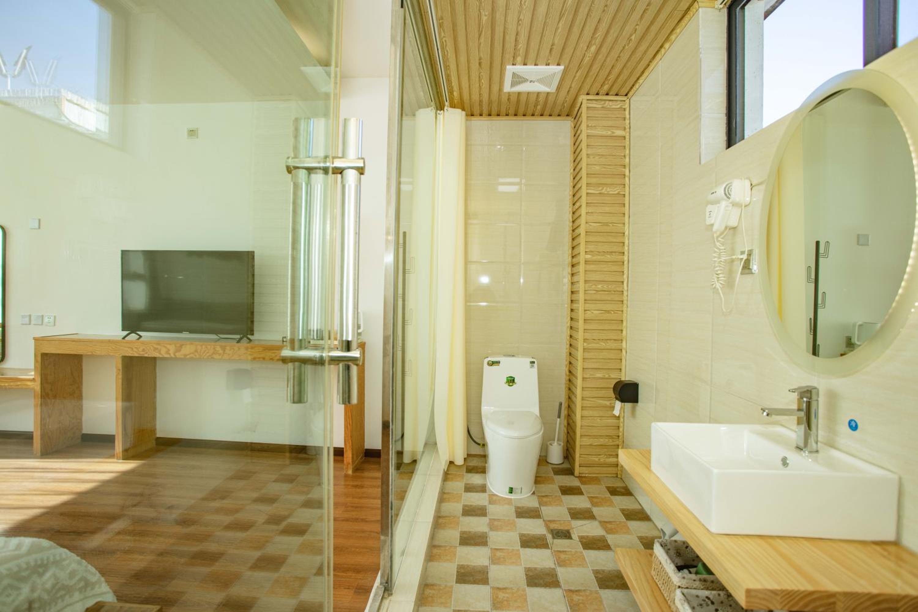 Deluxe Double Room with Bath photo 3