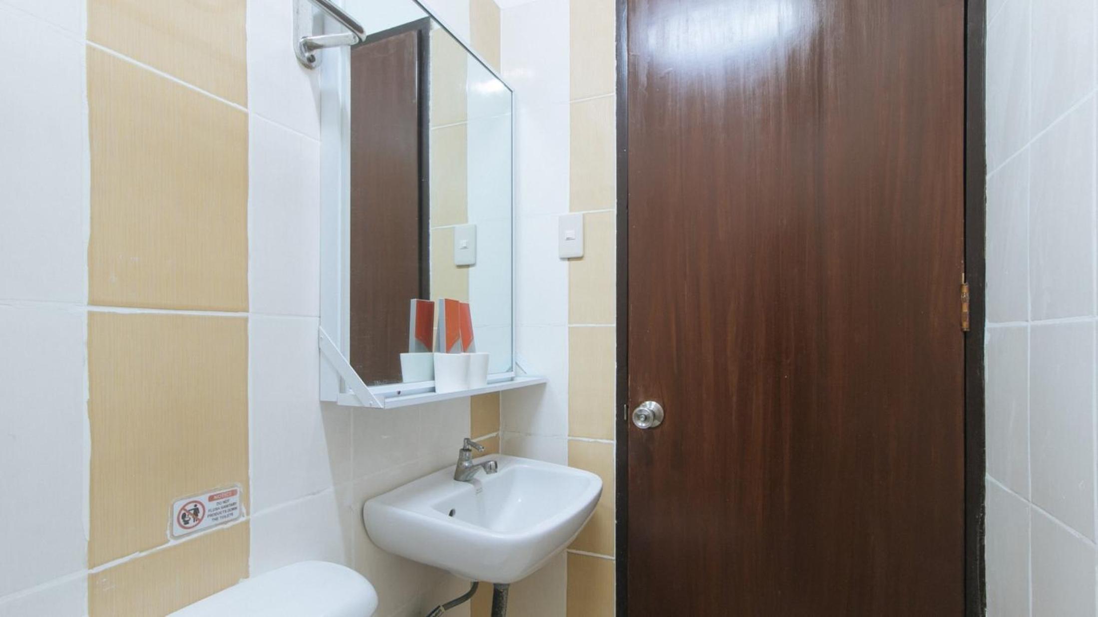 Standard Double Room - Photo 7