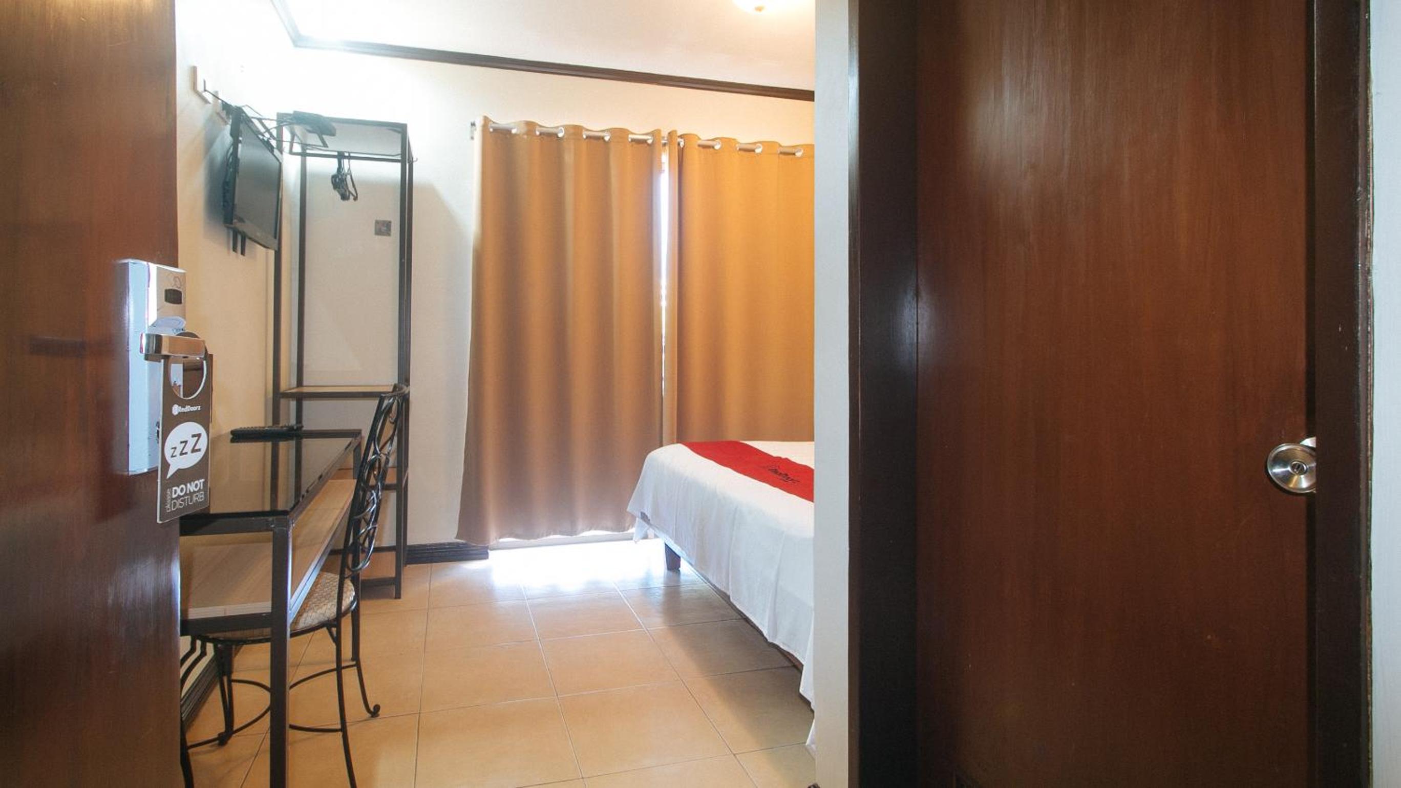 Standard Double Room - Photo 10