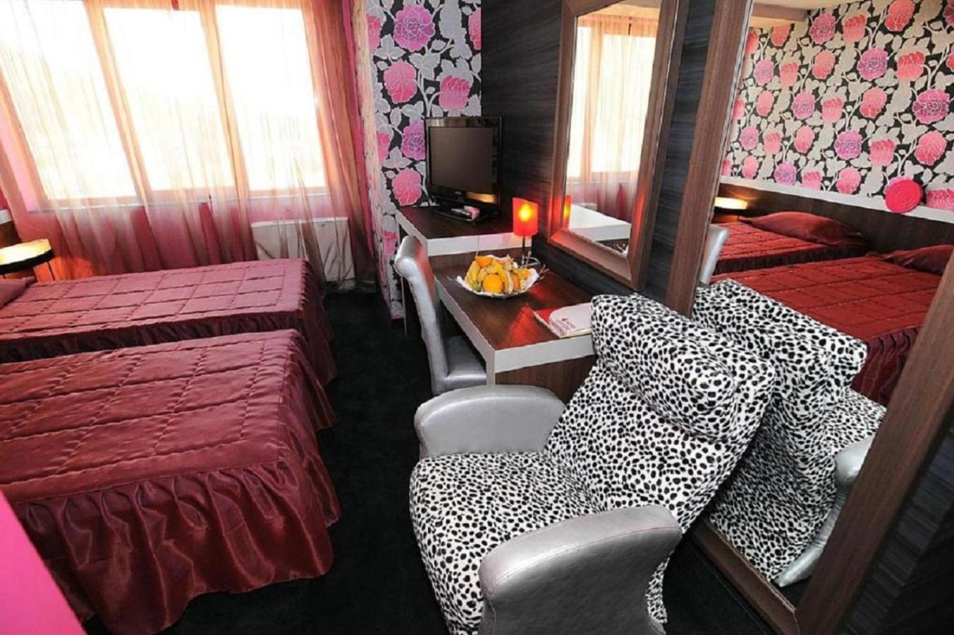 Economy Twin Room photo 2