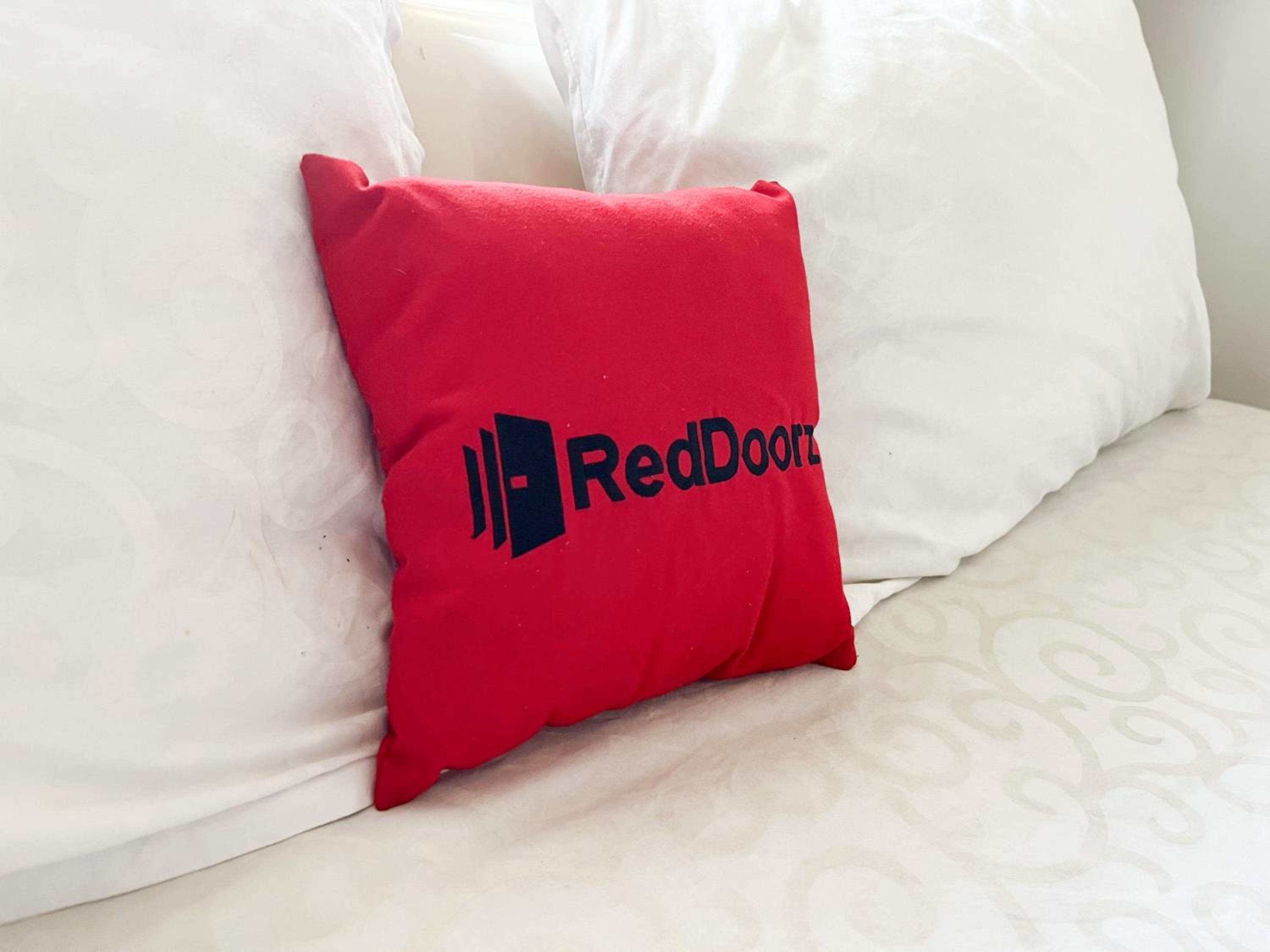 Deluxe Room - Photo 8