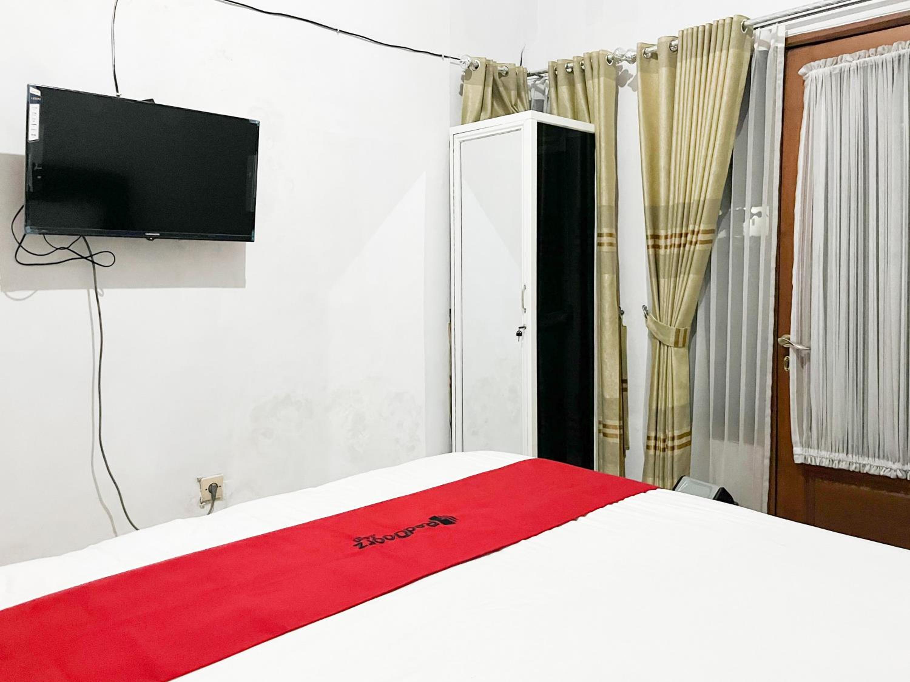 Deluxe Room - Photo 6