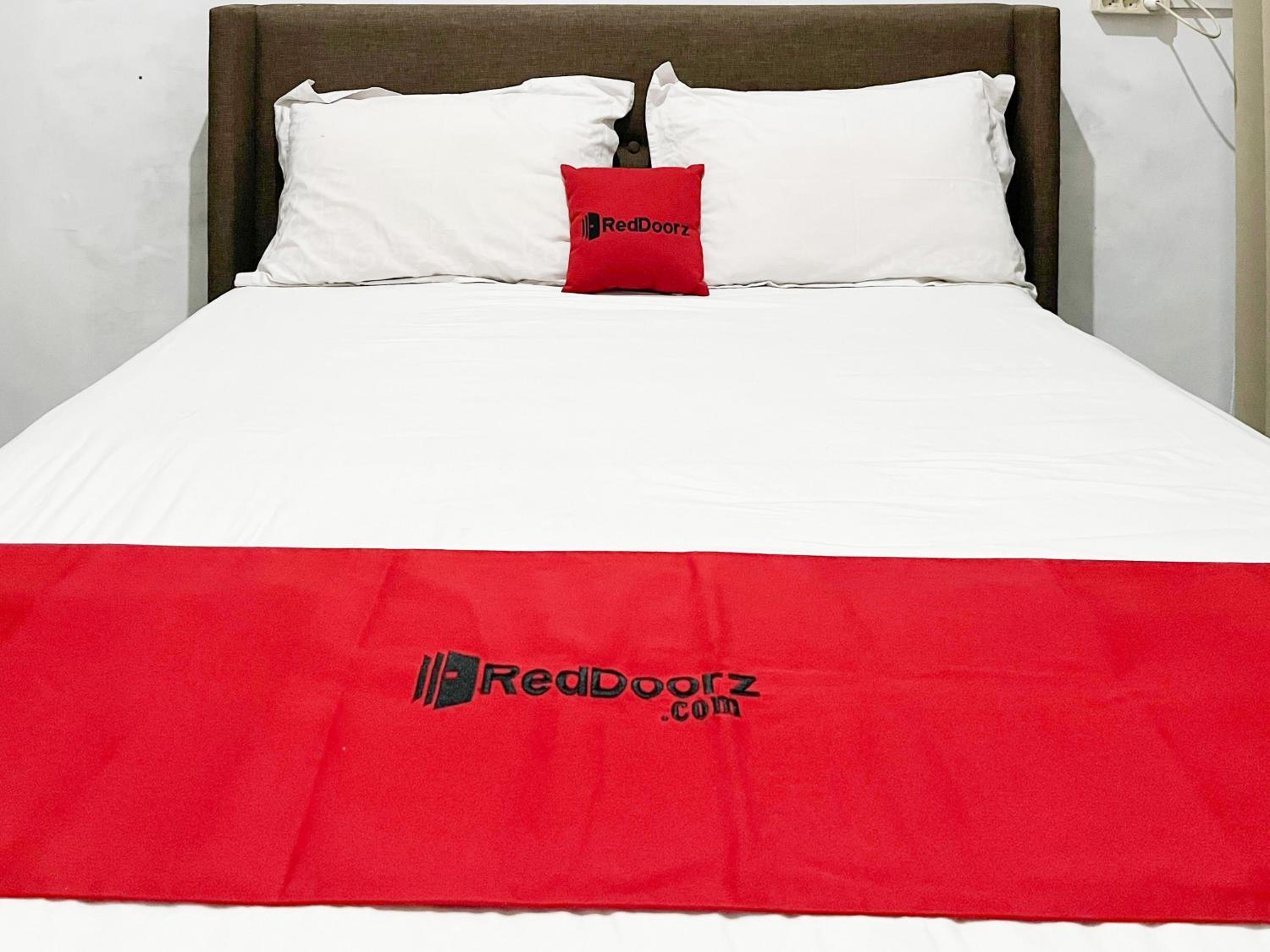 Deluxe Room - Photo 5