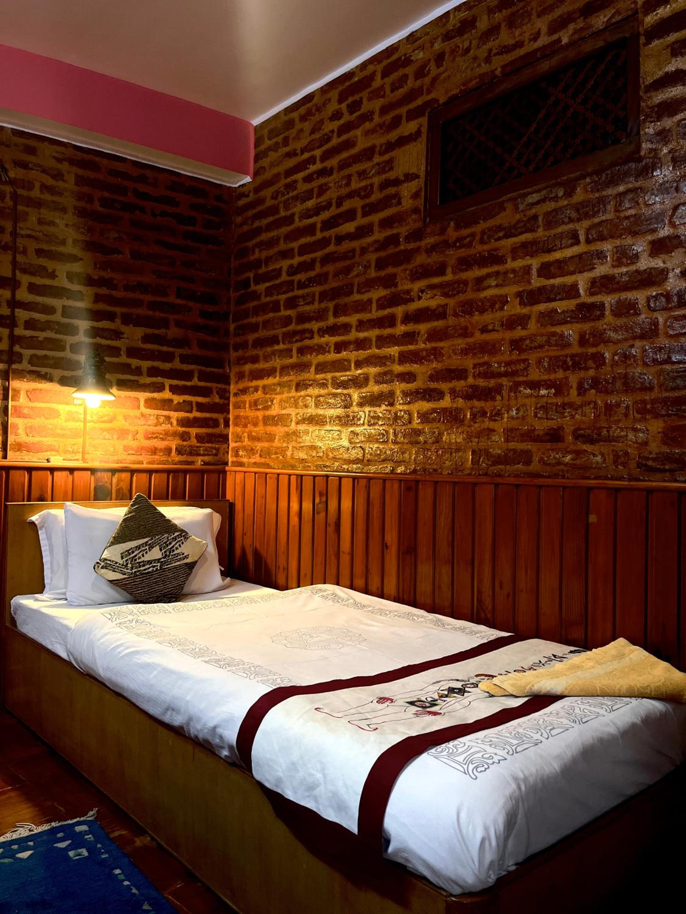 Single Room with Bathroom photo 1