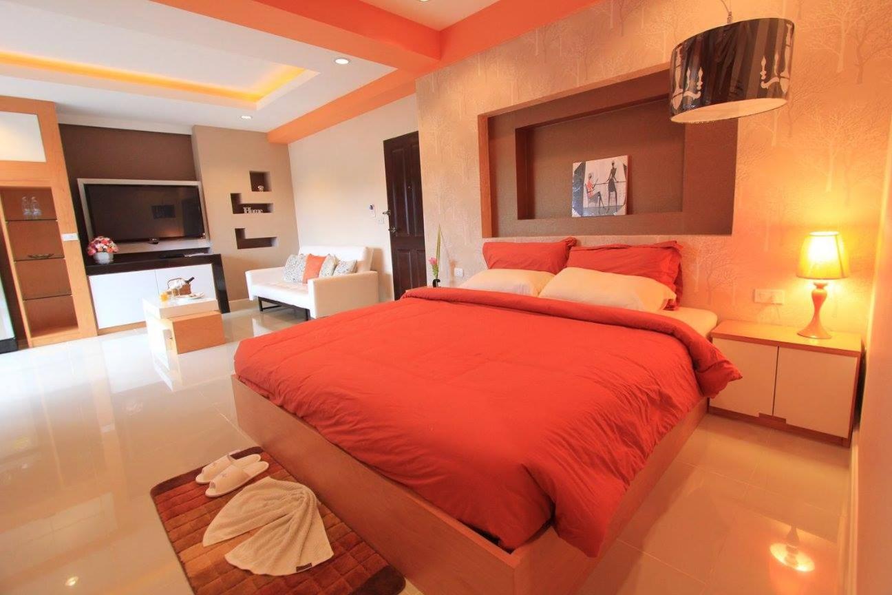 Deluxe King Room - Photo 11
