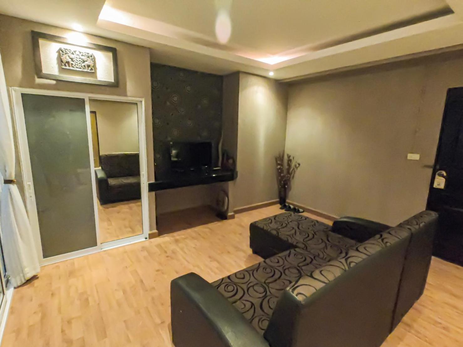Deluxe King Room - Photo 3