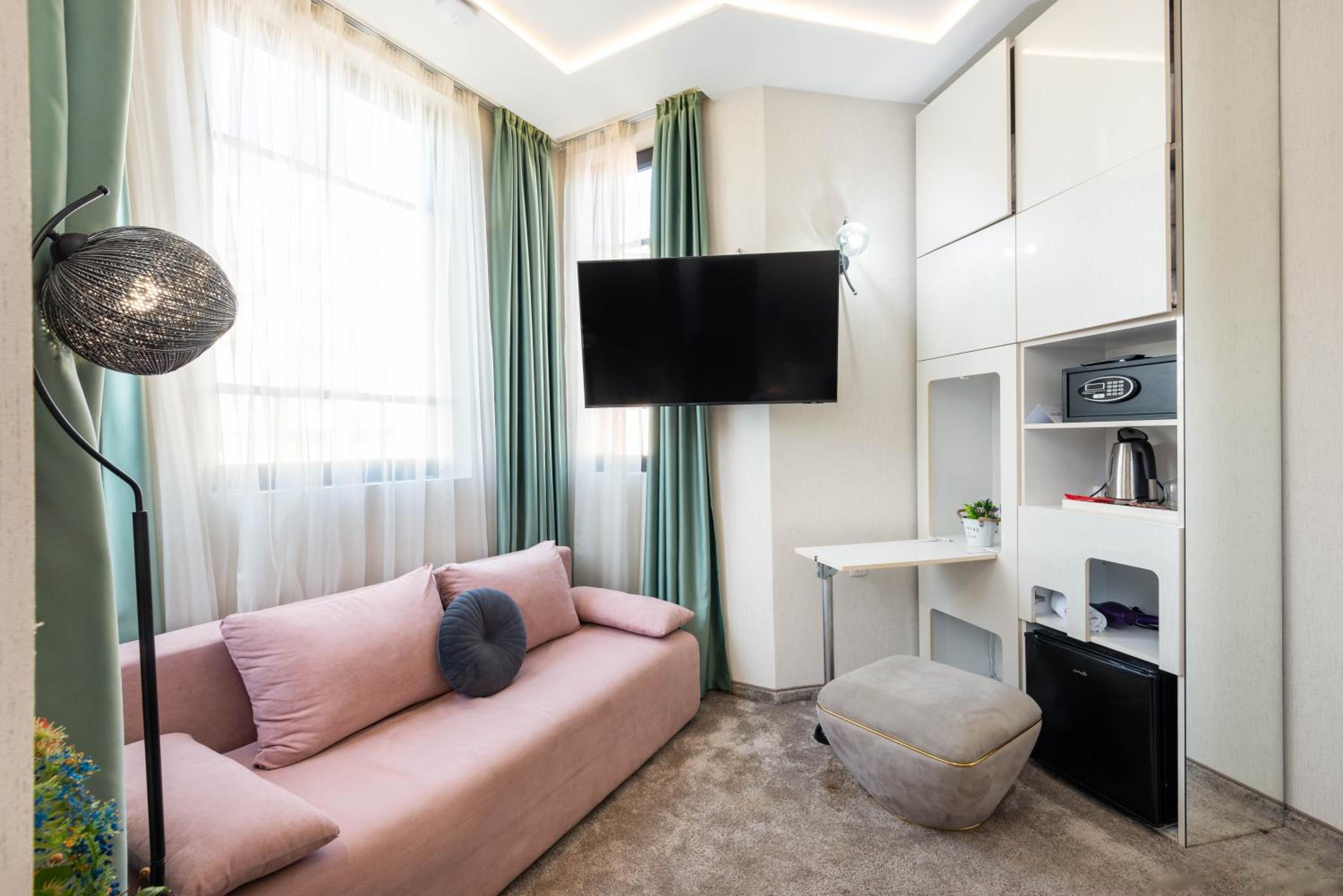 Large Double Room - Photo 6