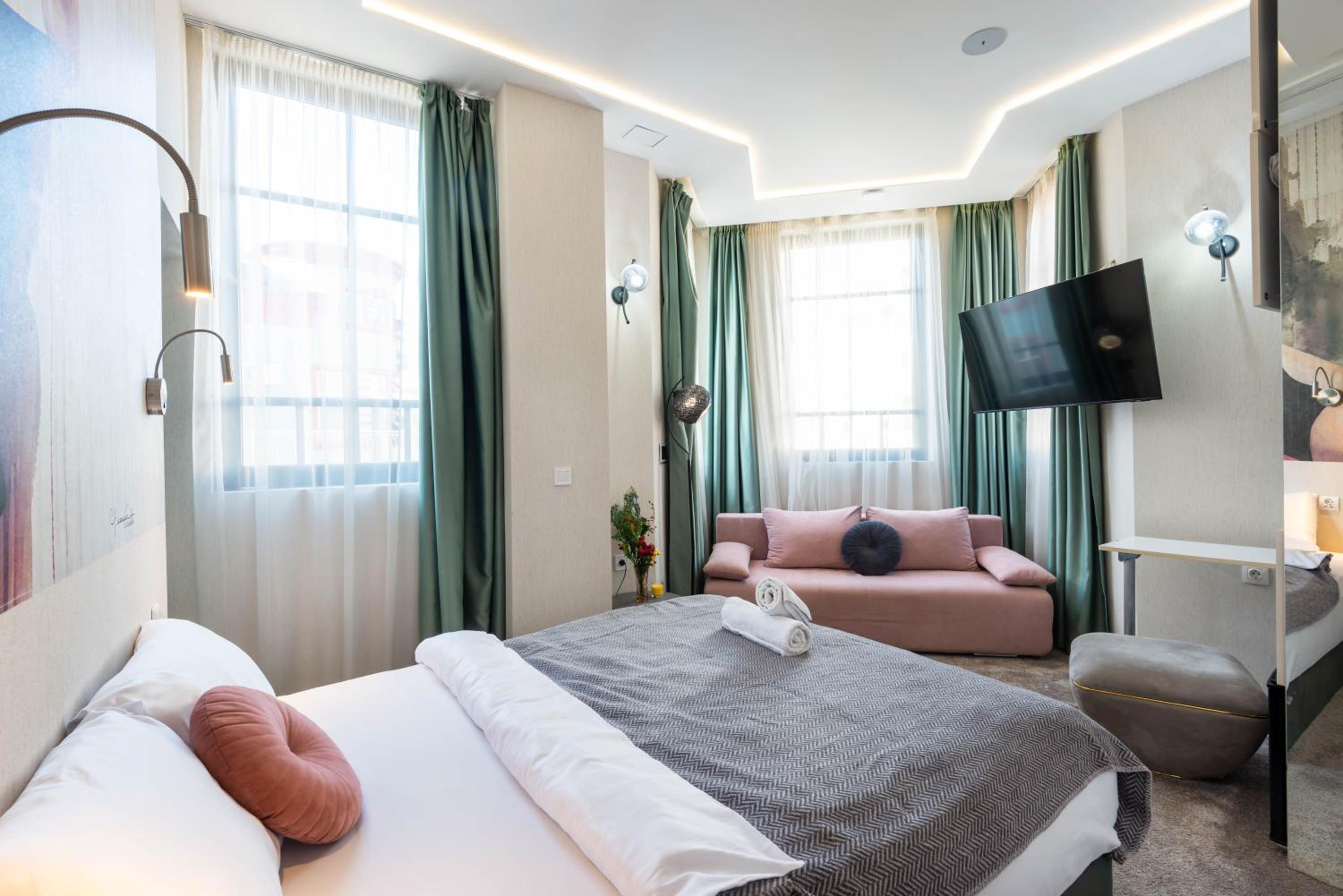 Large Double Room - Photo 7