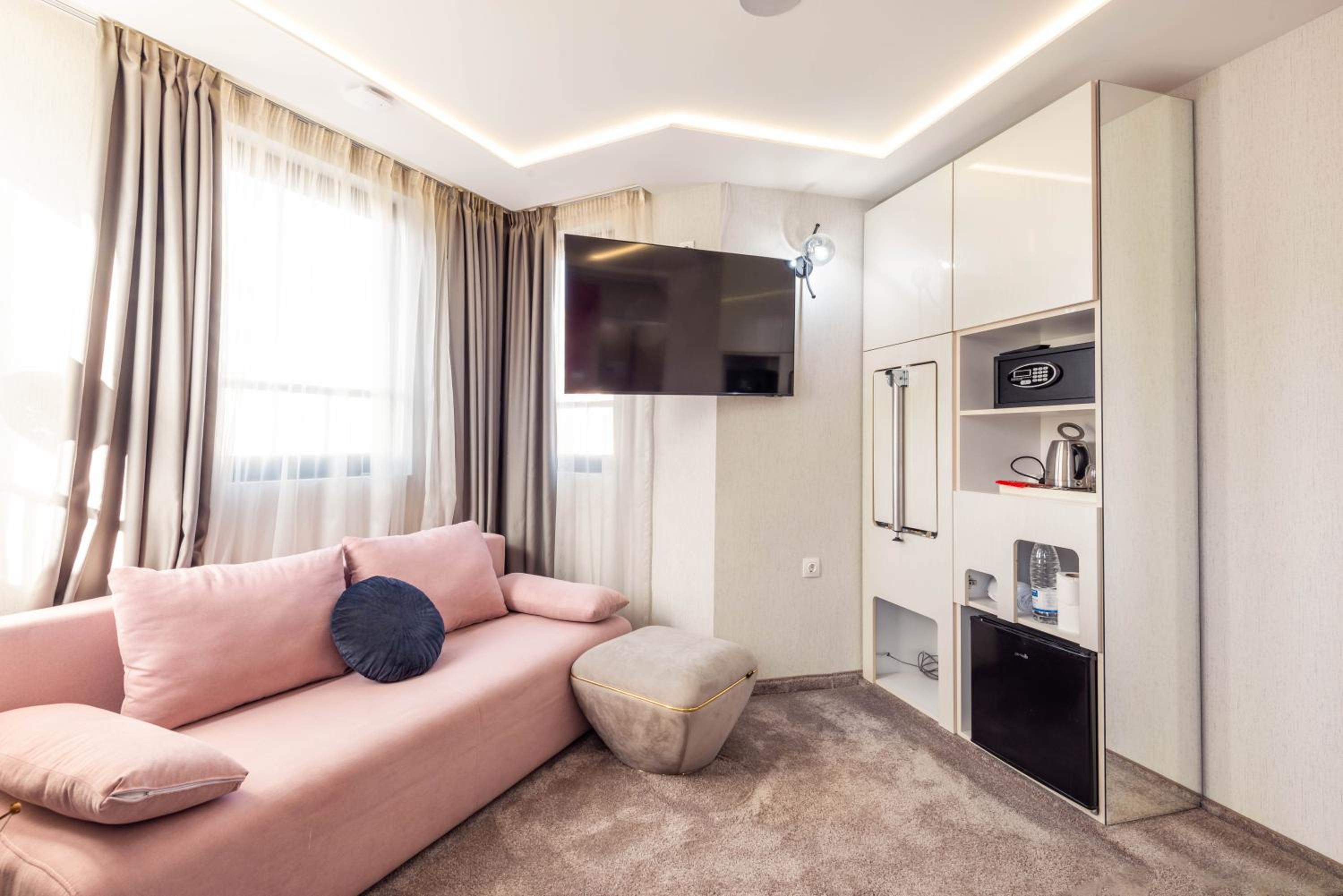 Large Double Room - Photo 8