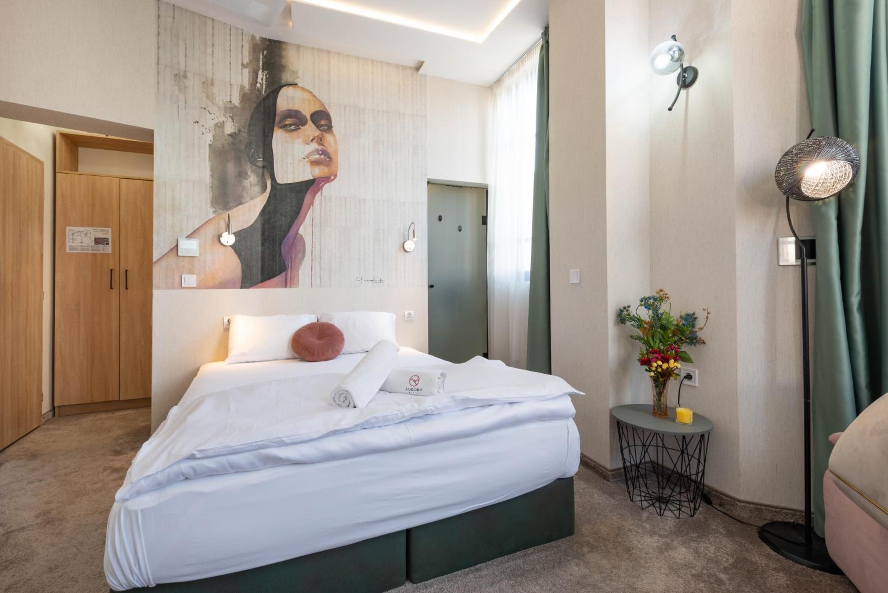Large Double Room - Photo 9
