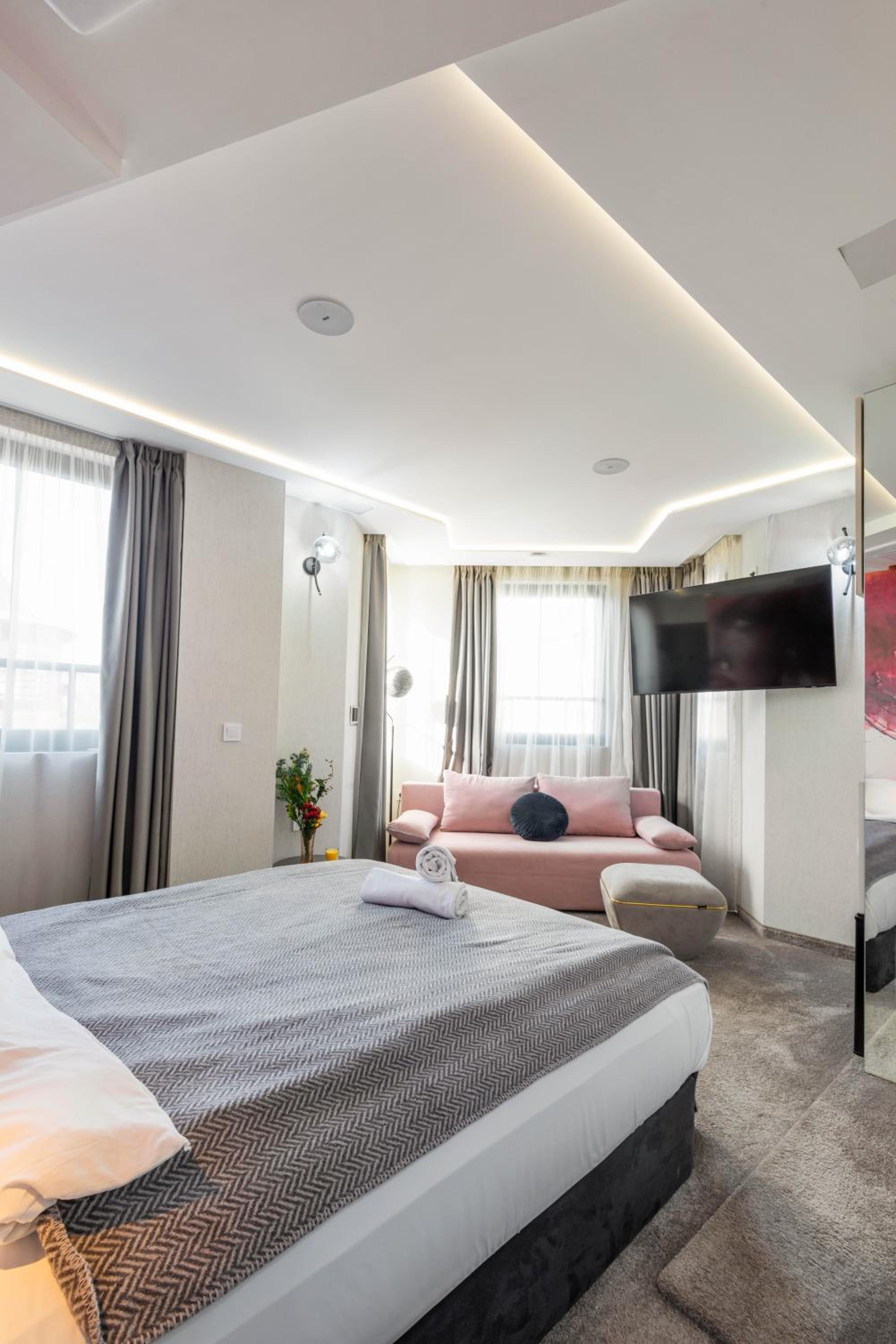 Large Double Room - Photo 10