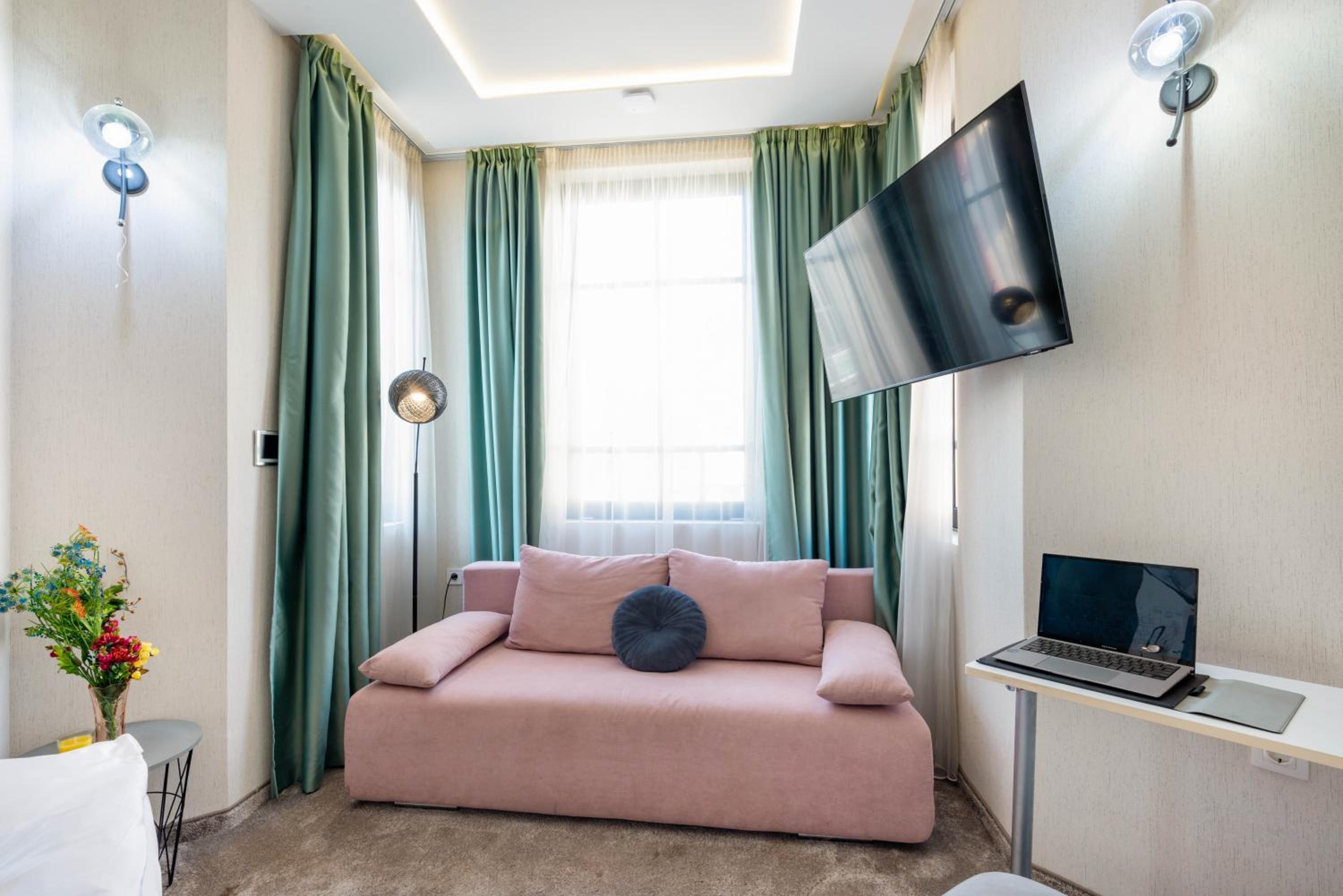 Large Double Room - Photo 11