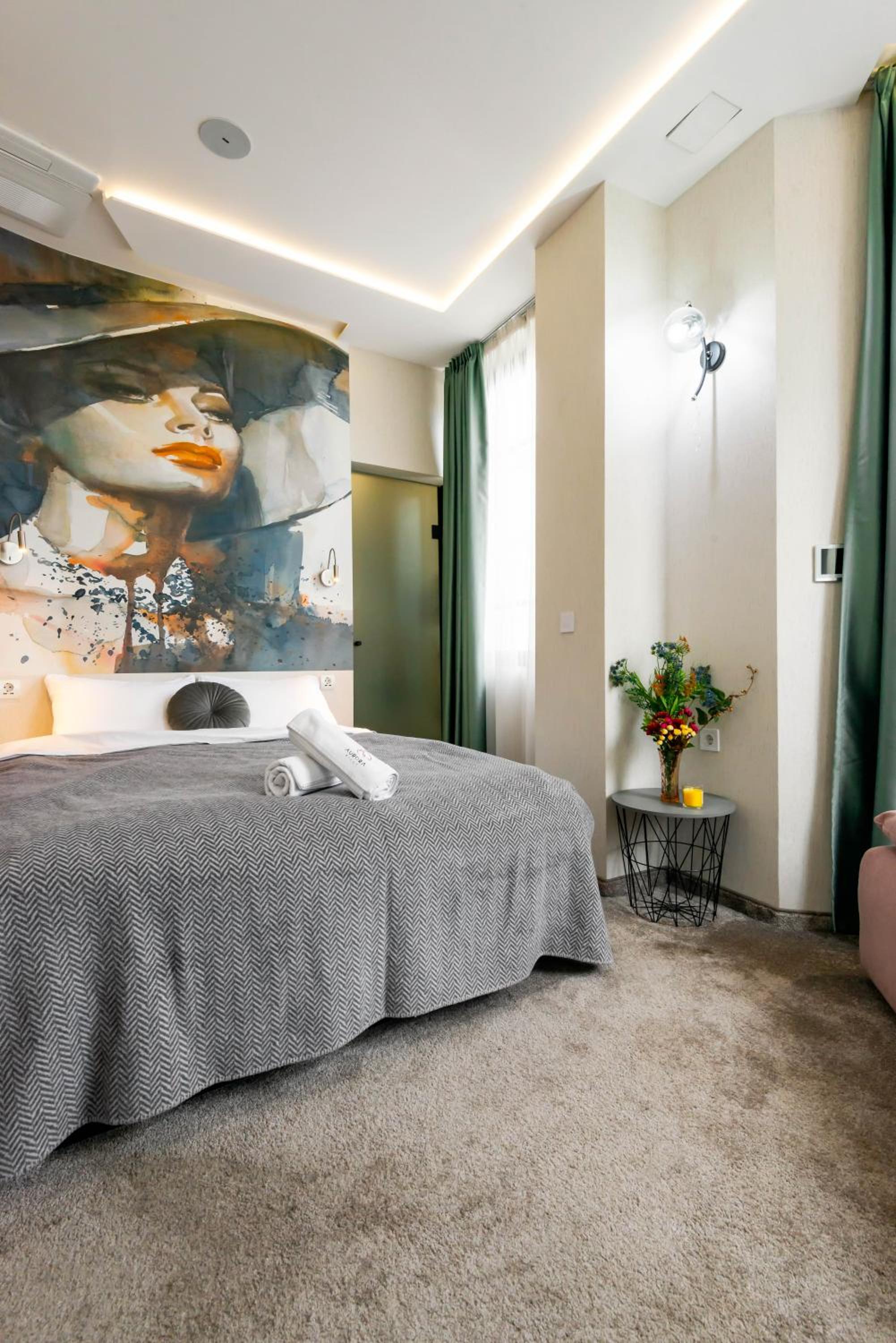 Large Double Room - Photo 12