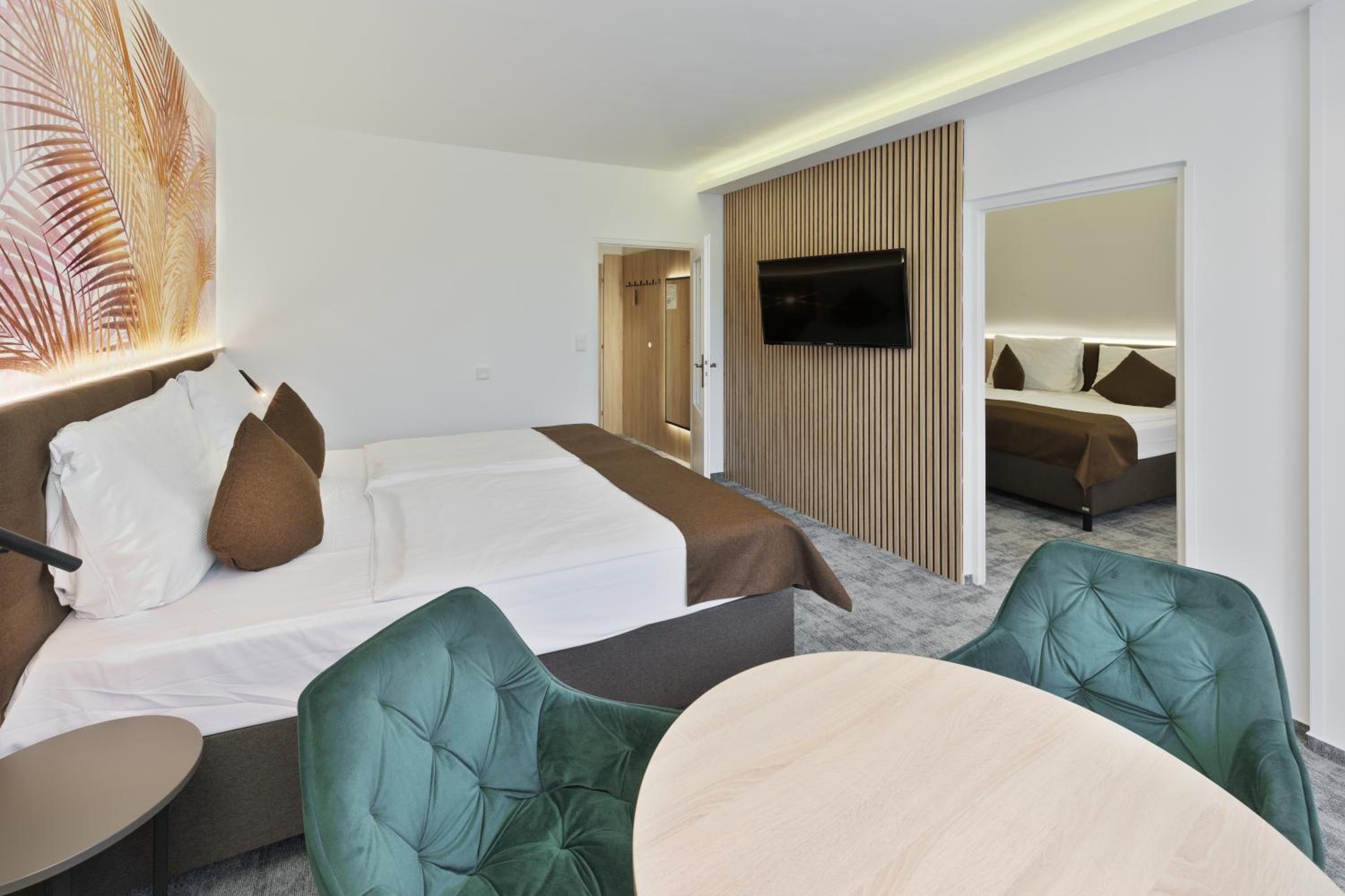 Comfort Suite with Balcony - Photo 10