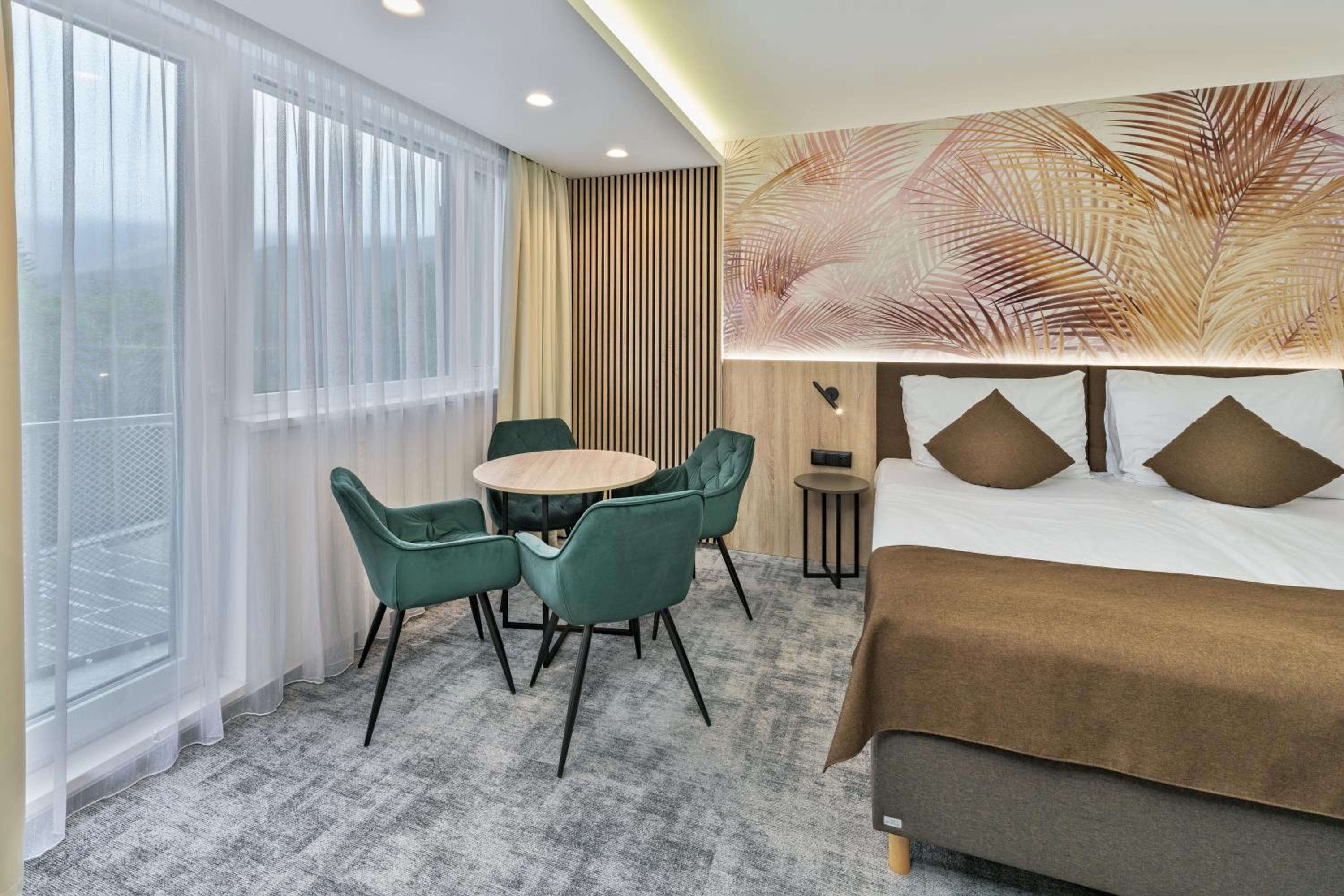 Comfort Suite with Balcony - Photo 8