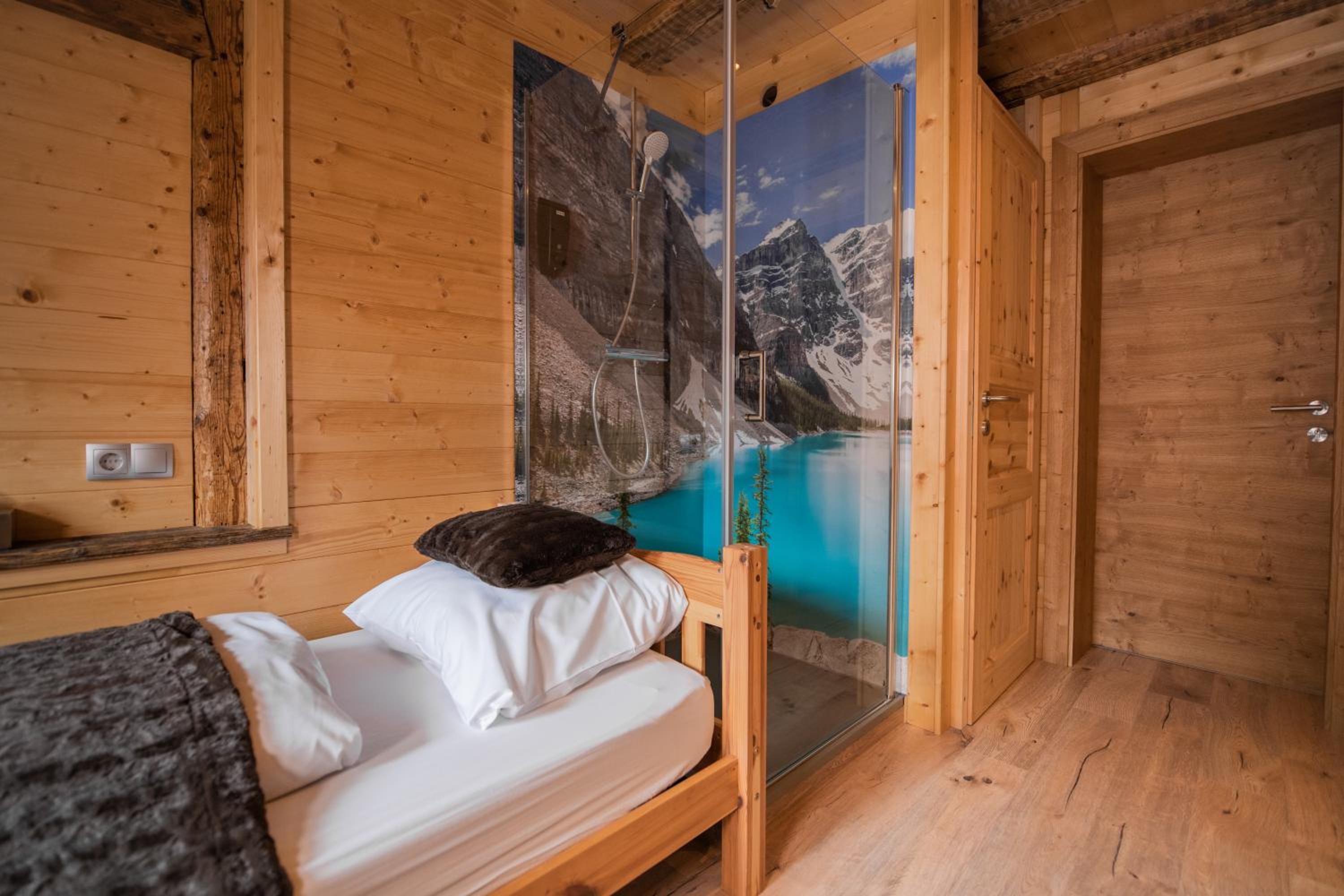 Deluxe Single Room with Balcony photo 2