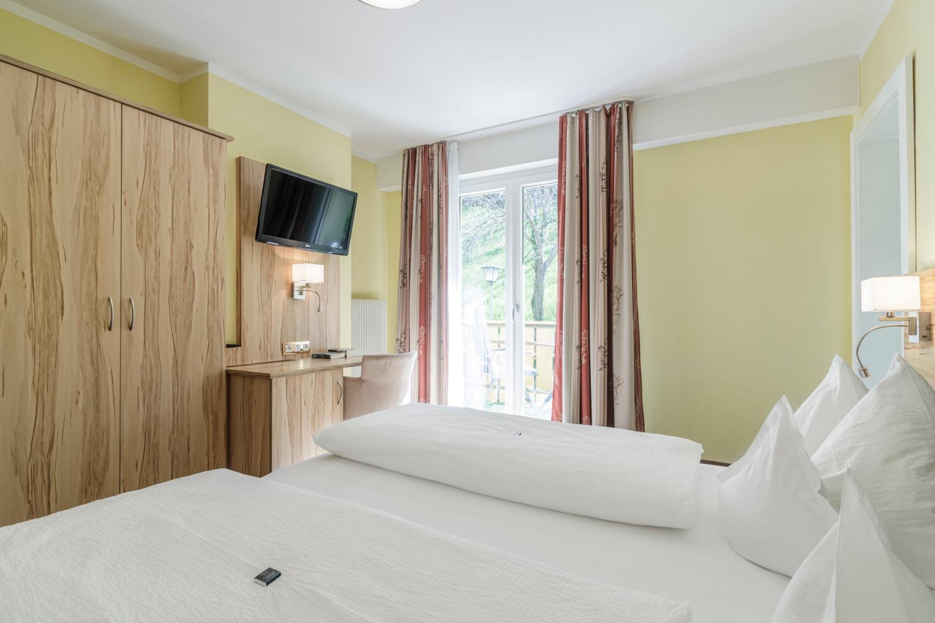 Standard Double Room photo 3