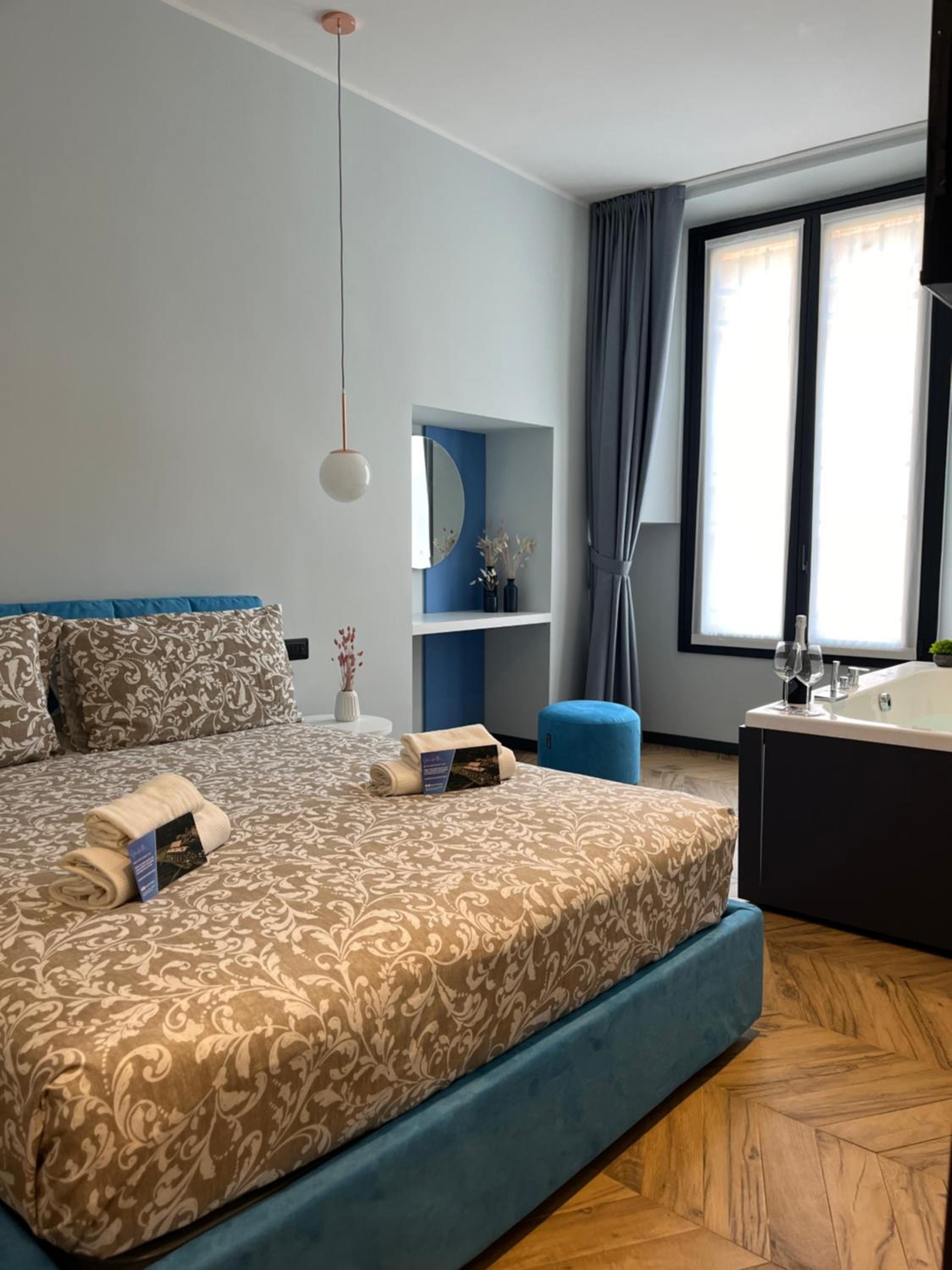 Suite With Hot Tub