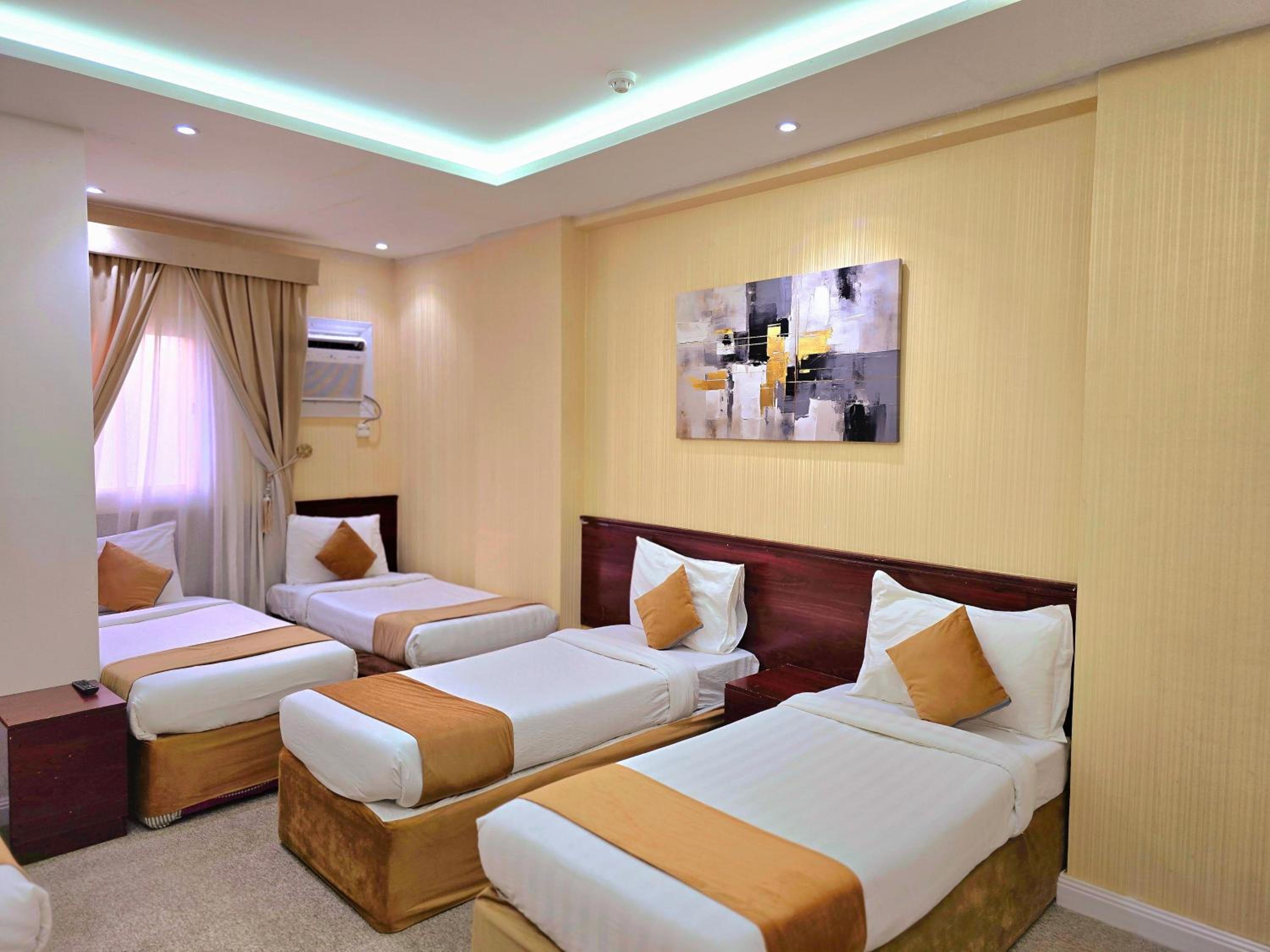 Family Room with Private Bathroom photo 1