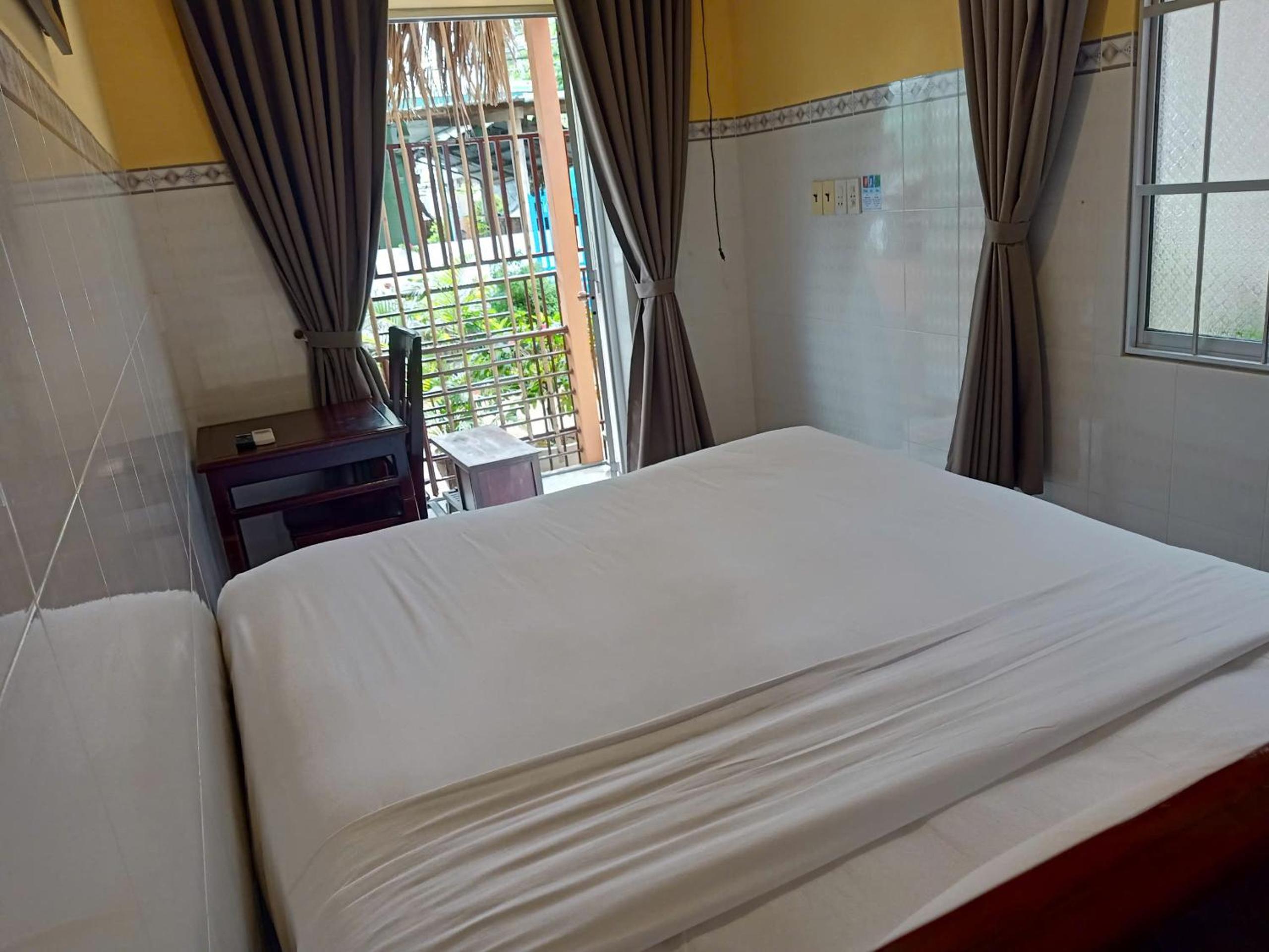 Budget Double Room - Photo 5