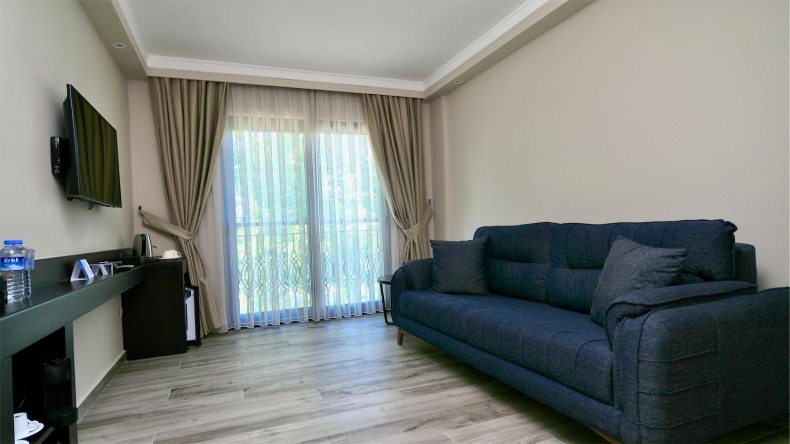 Standard Triple Room with Sea View - Photo 1