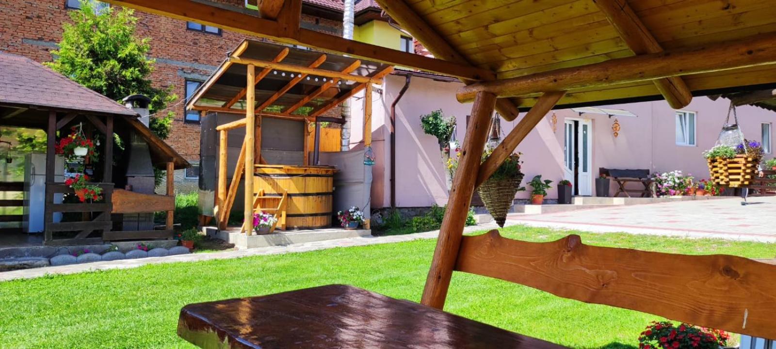 Five-Bedroom House photo 2