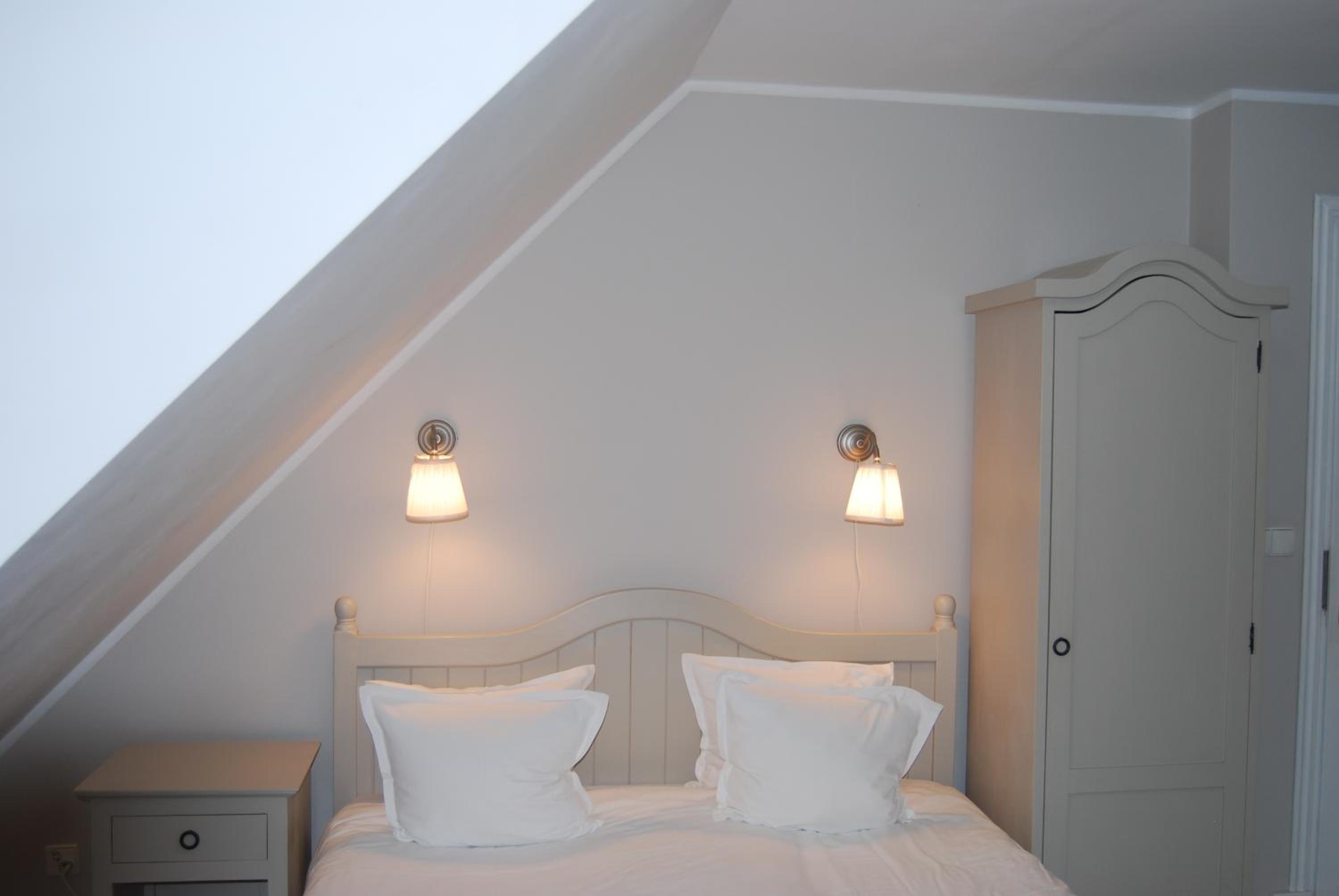 Double Room thumbnail 5