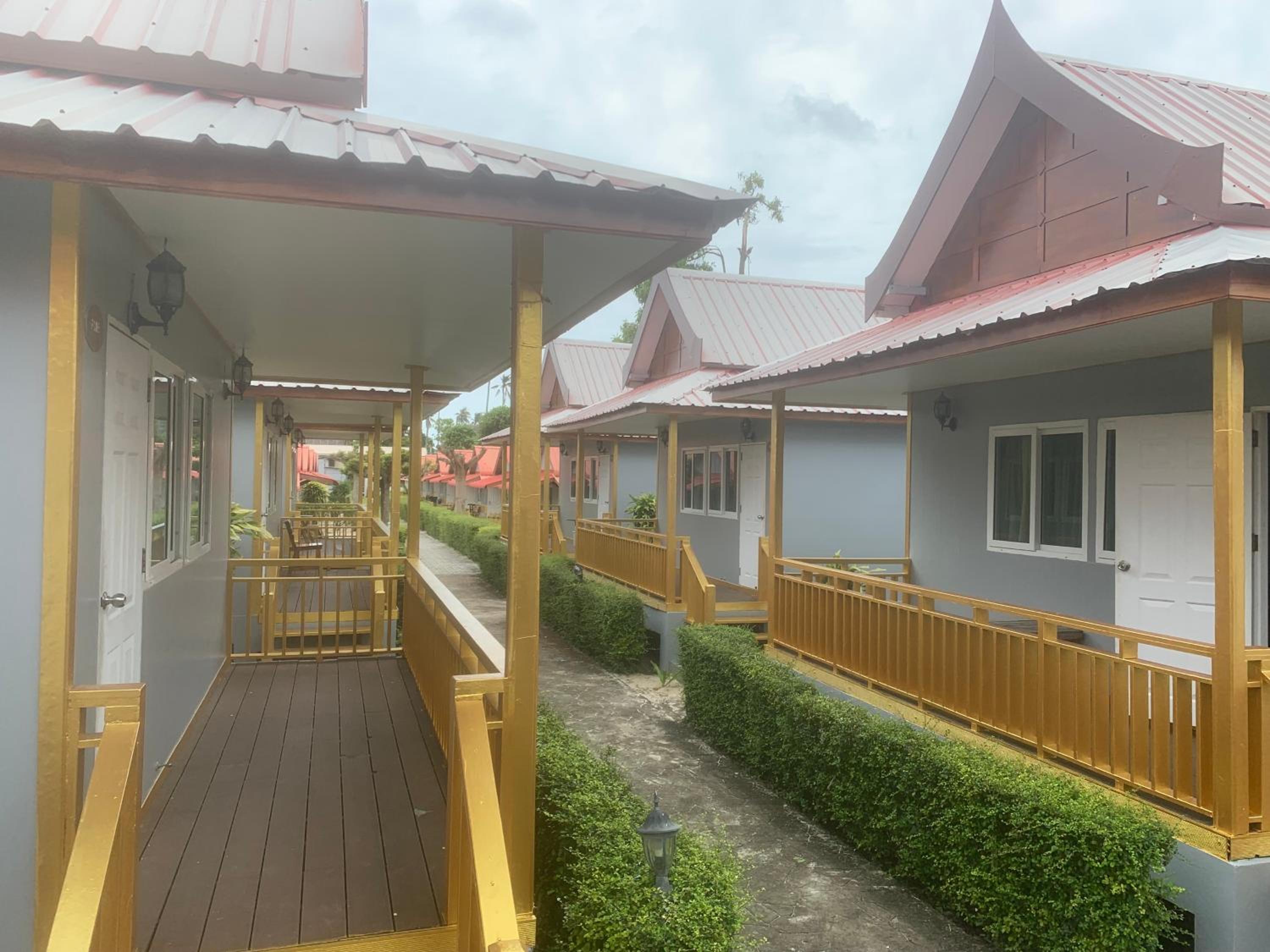Luxury Bungalow with Terrace photo 2