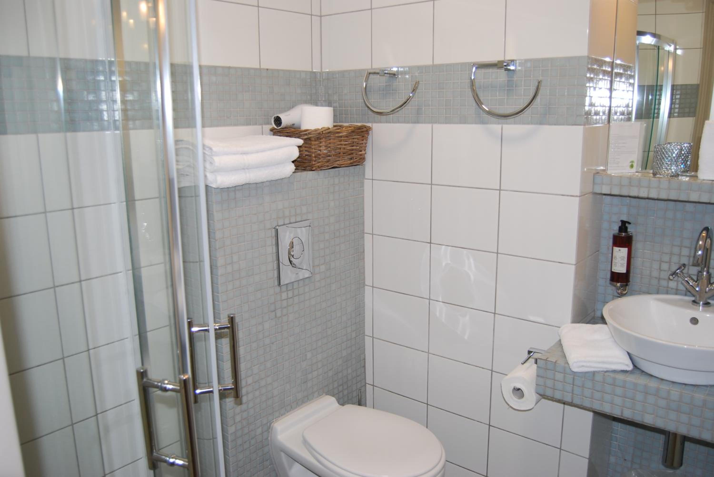 Double Room thumbnail 6