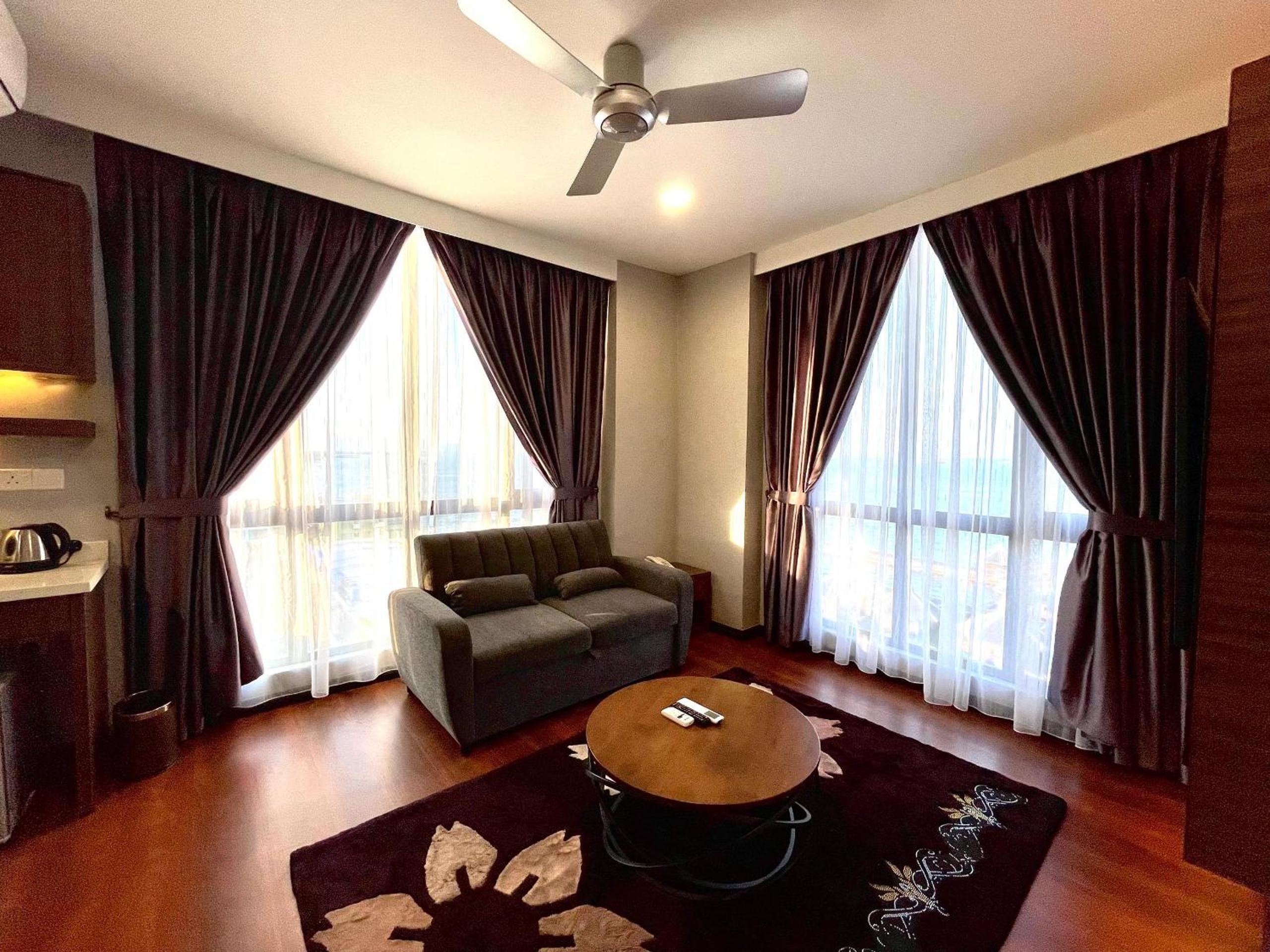 Suite - Photo 5