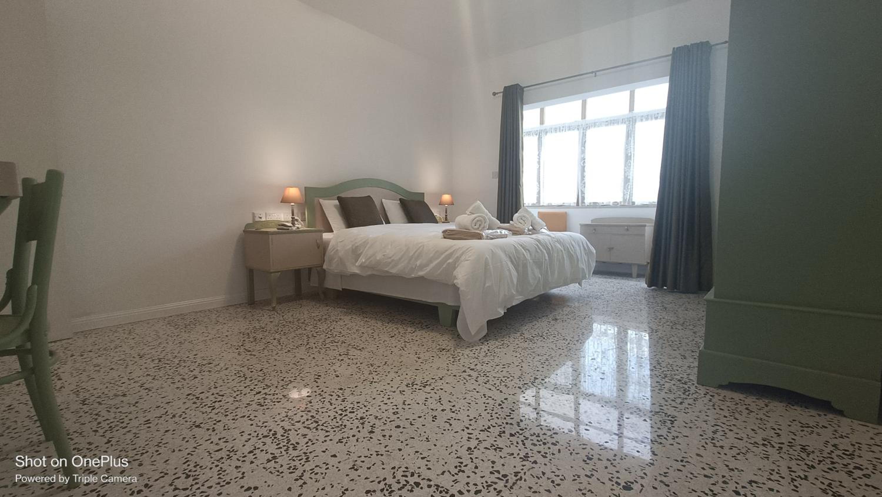 Deluxe Double Room with Shower