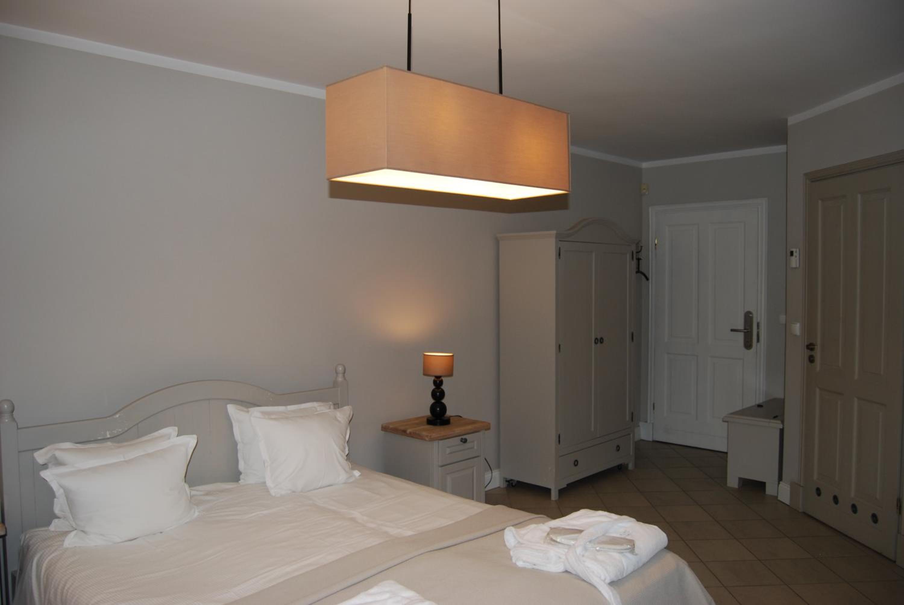 Double Room with Balcony thumbnail 5