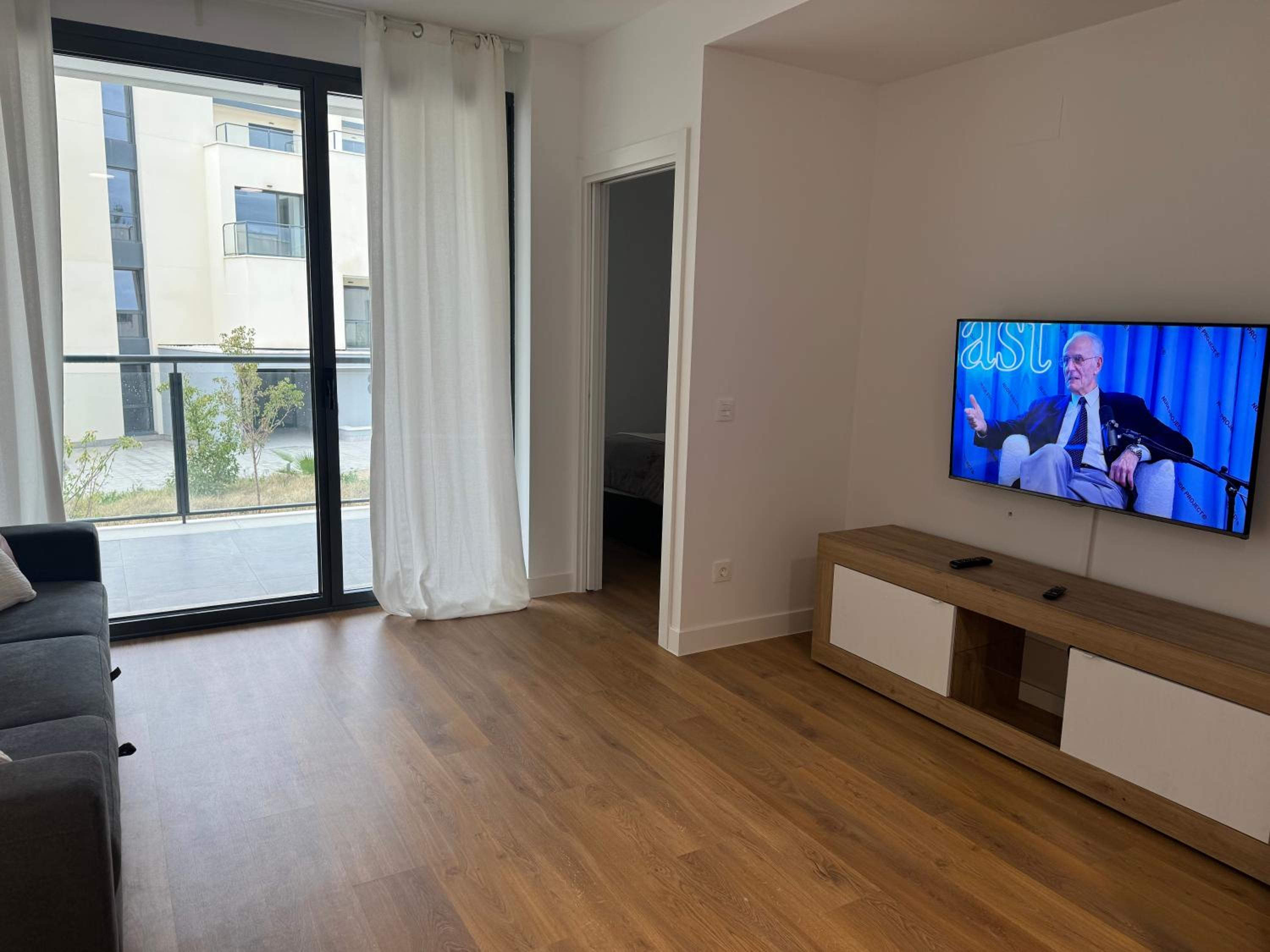 One-Bedroom Apartment photo 2