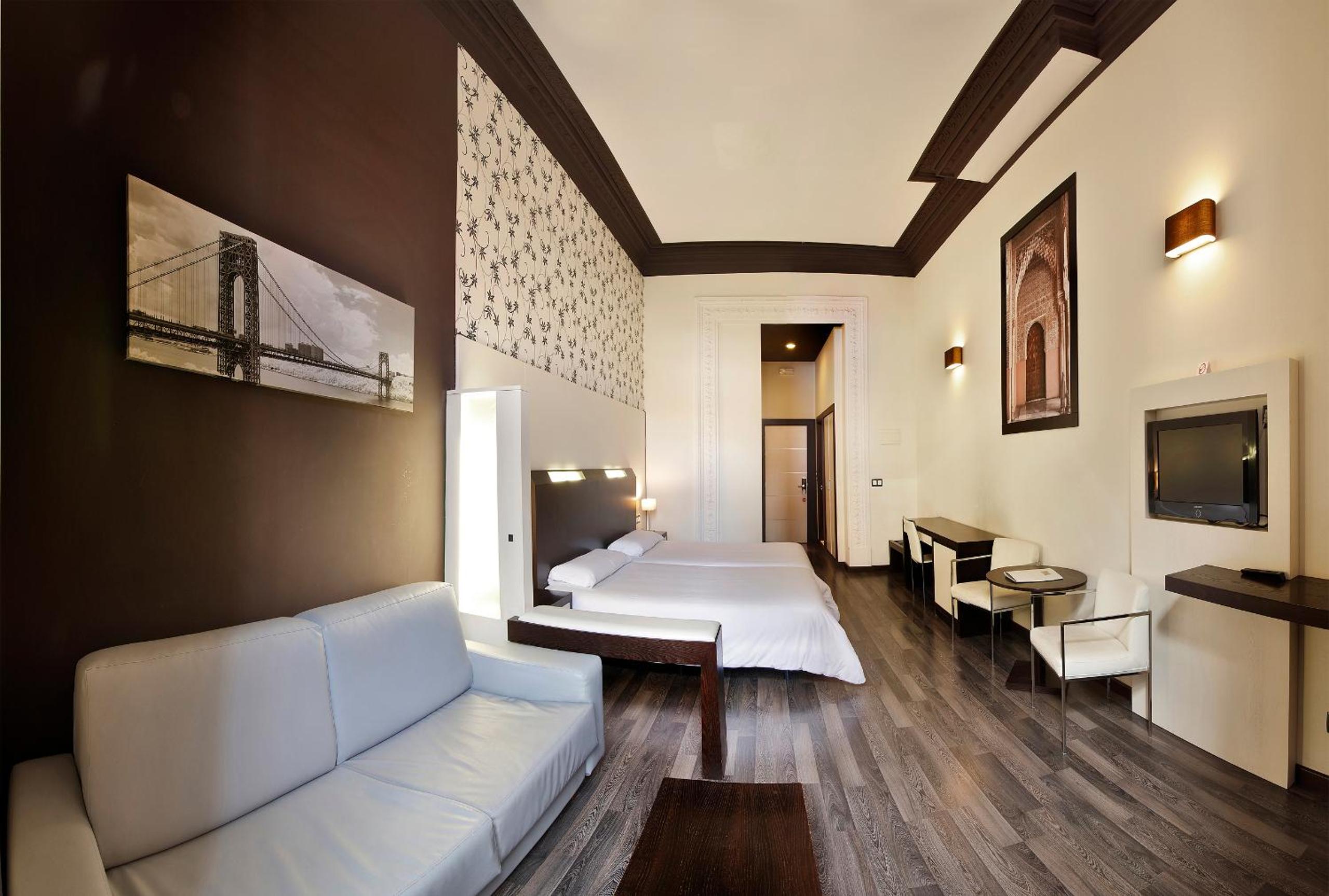 Suite with Balcony (2 Adults) photo 2